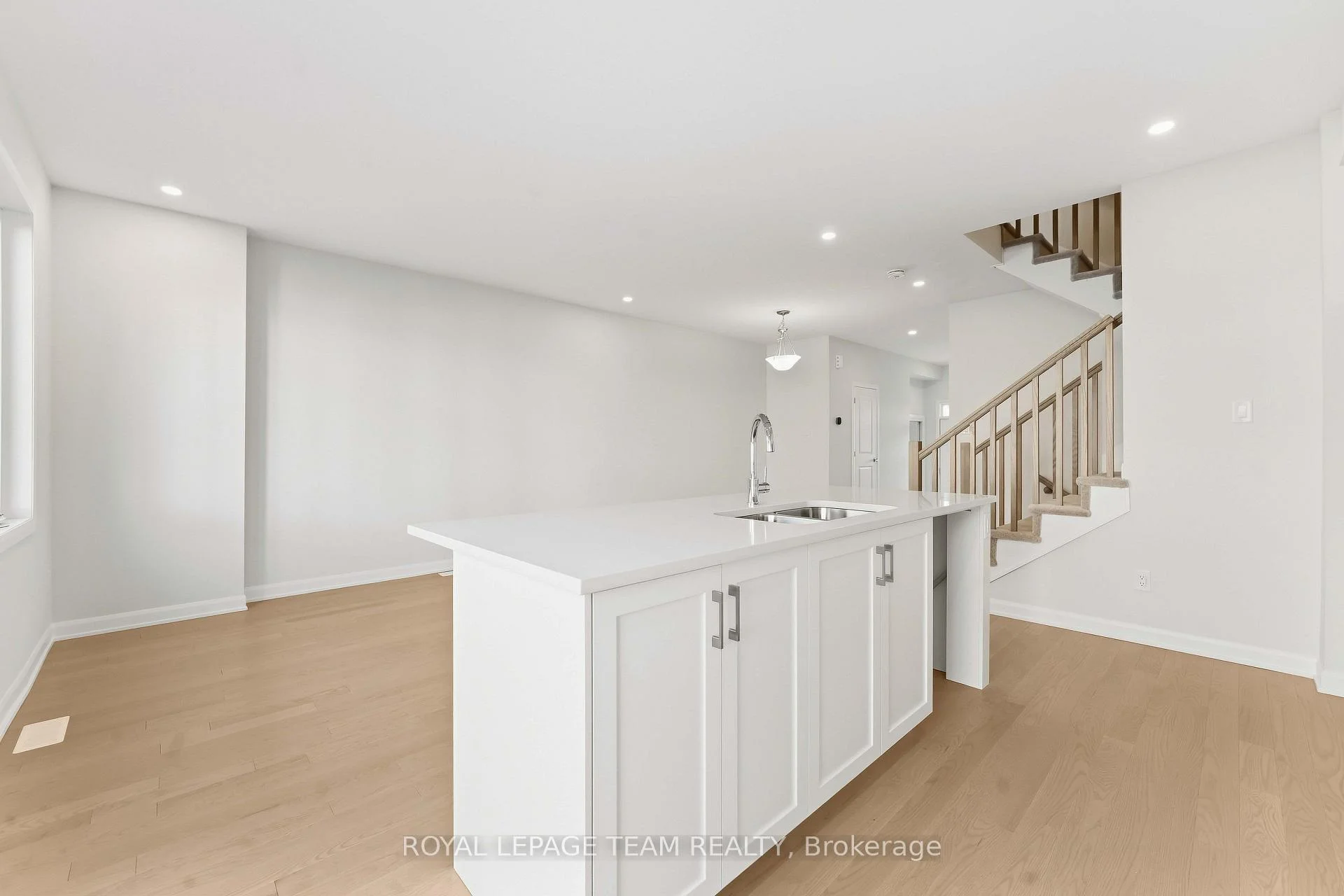 Photo 12 of 955 Locomotion Lane, Ottawa, Kanata - Emerald Meadows/Trailwest — HOMEH