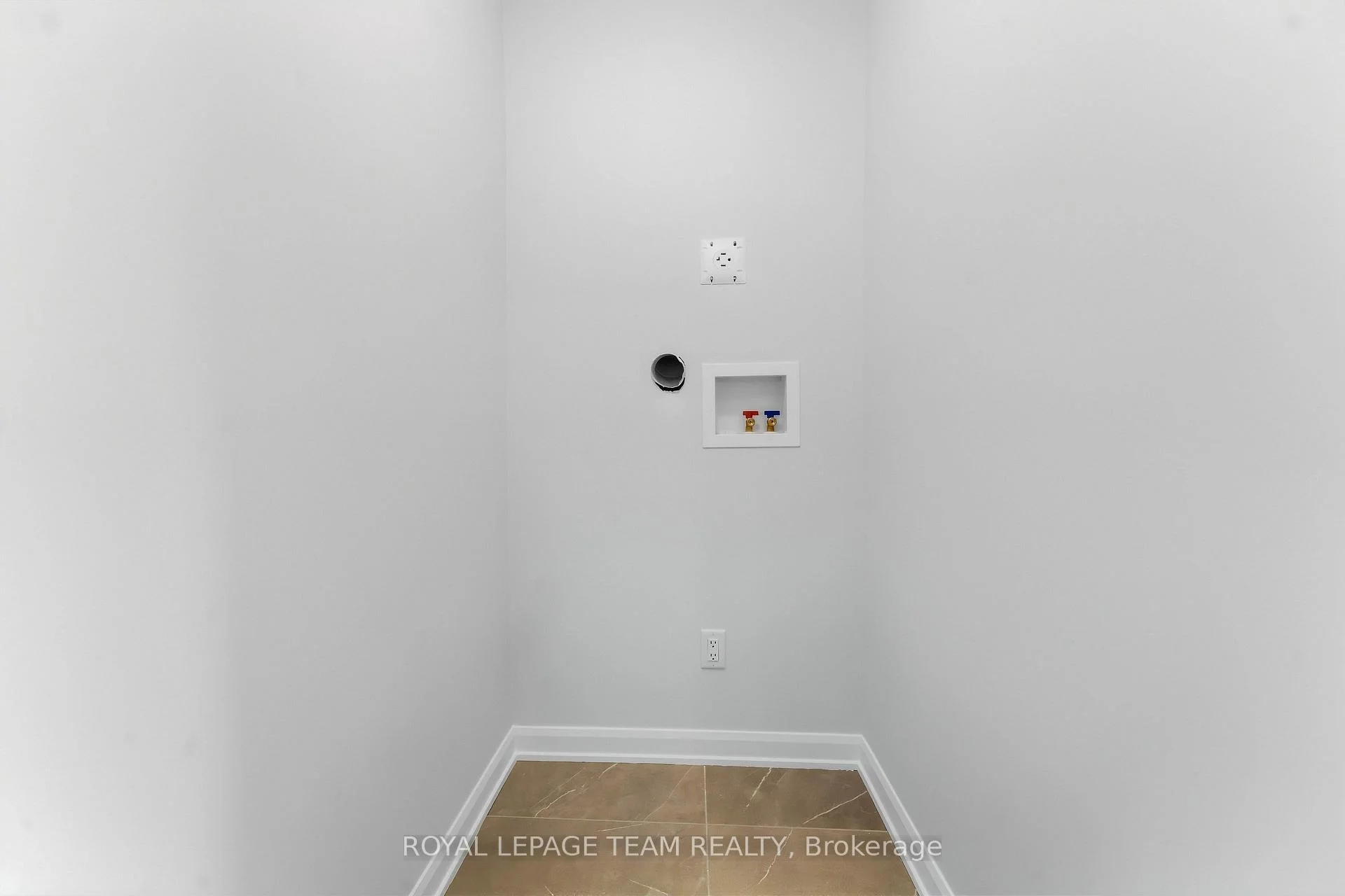 Photo 16 of 955 Locomotion Lane, Ottawa, Kanata - Emerald Meadows/Trailwest — HOMEH