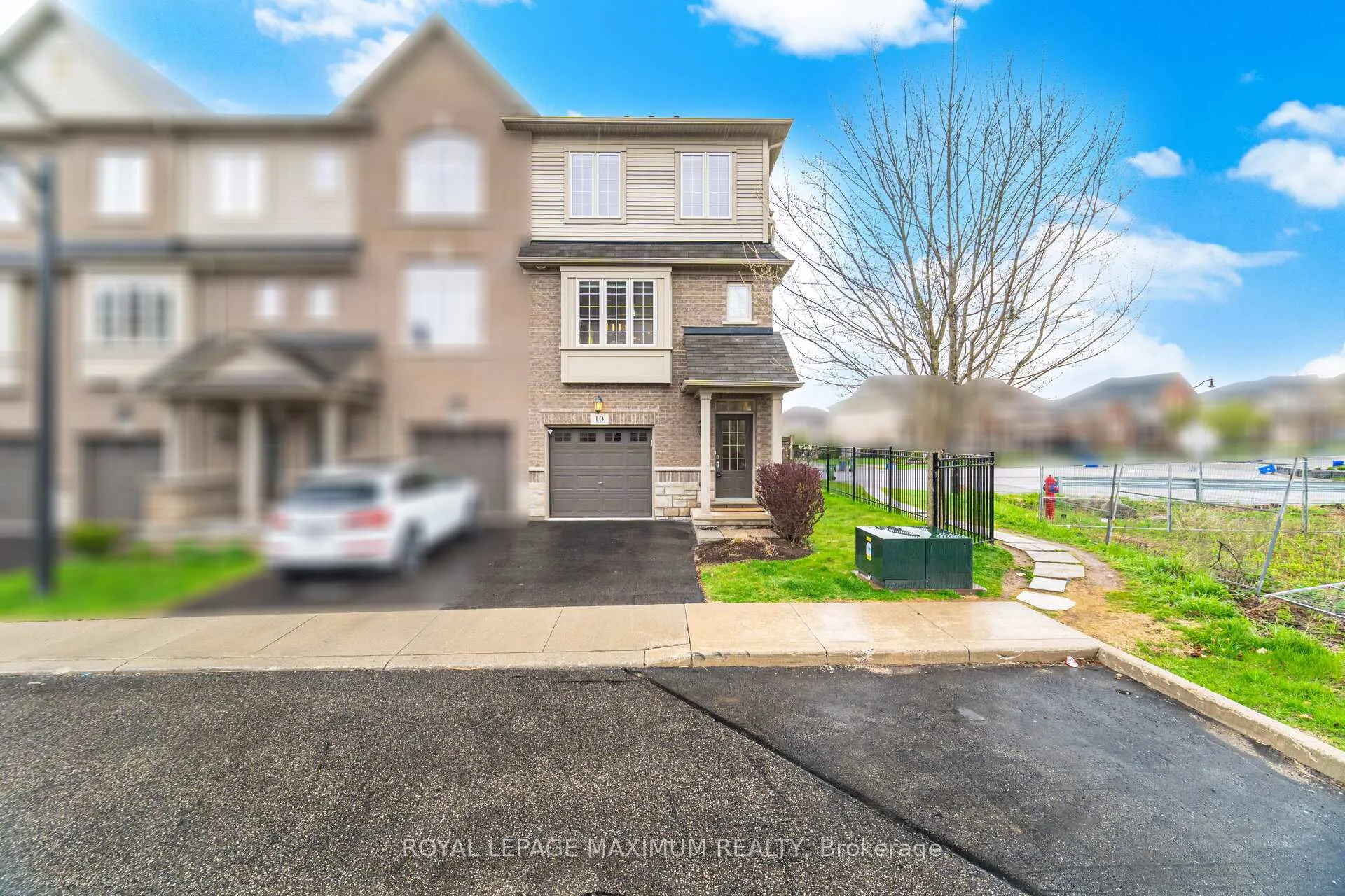 Photo 2 of Unit 10, 257 Parkside Drive, Hamilton, Waterdown — HOMEH