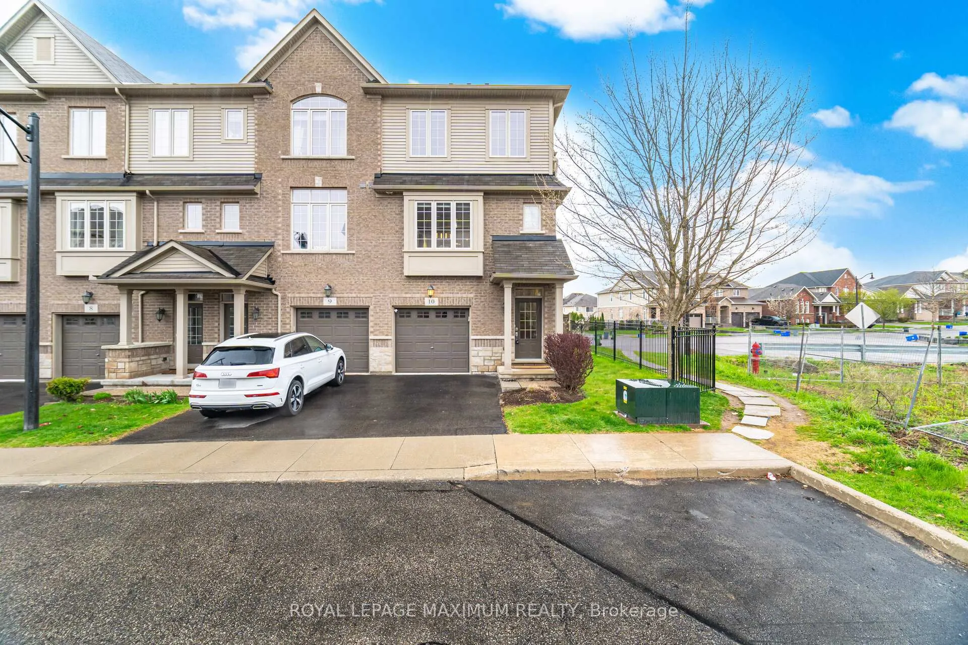 Photo 3 of Unit 10, 257 Parkside Drive, Hamilton, Waterdown — HOMEH