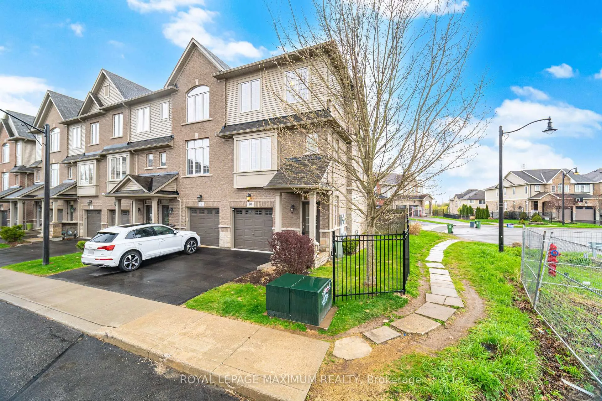 Photo 4 of Unit 10, 257 Parkside Drive, Hamilton, Waterdown — HOMEH