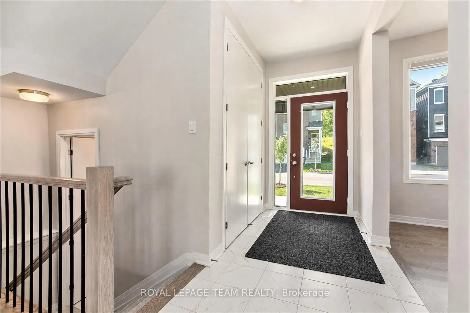 Photo 5 of 389 Appalachian Circle, Ottawa, Barrhaven - Half Moon Bay — HOMEH