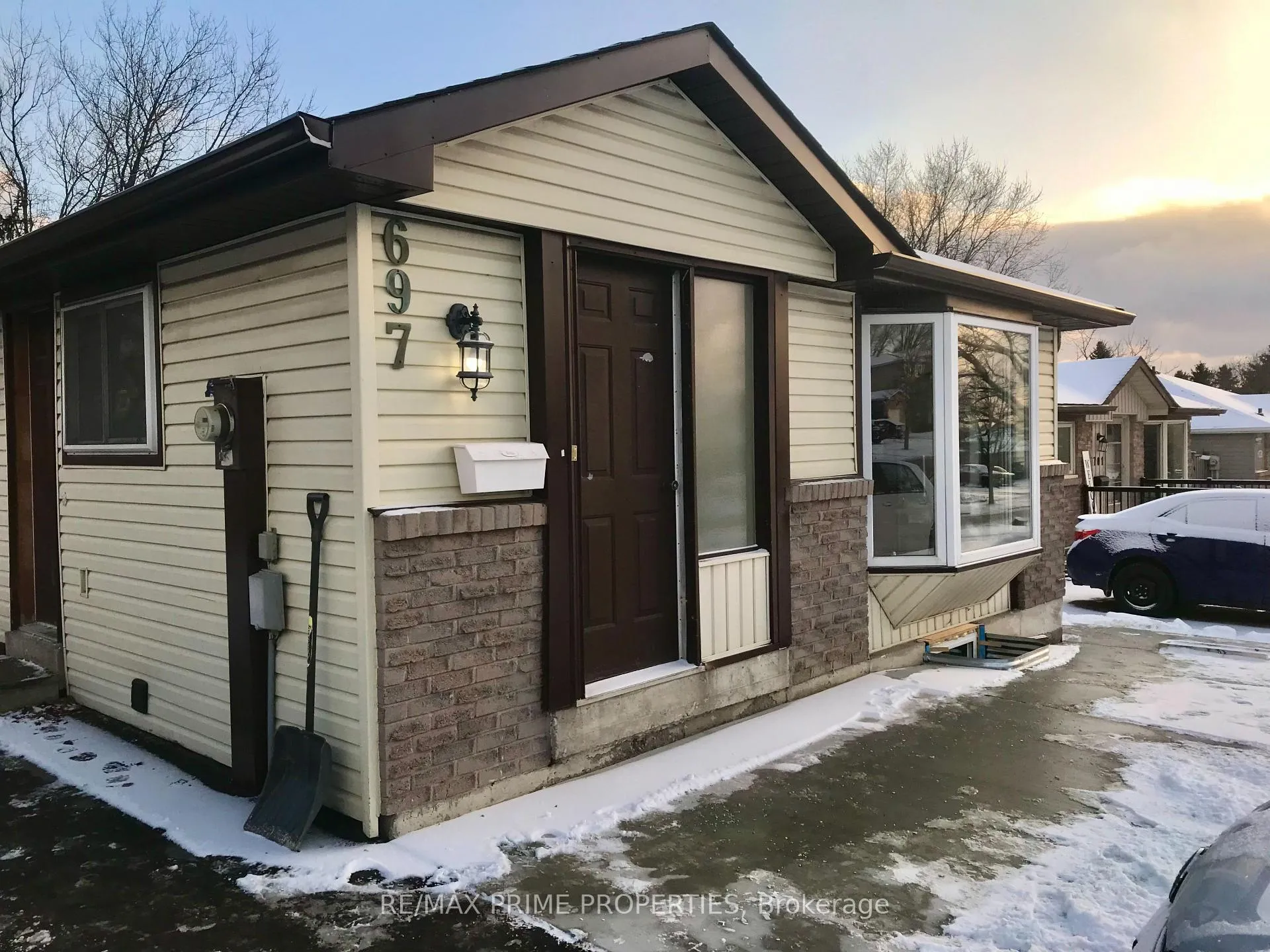 Photo 1 of Unit Main Floor, 697 Downview Crescent, Oshawa, Donevan — HOMEH