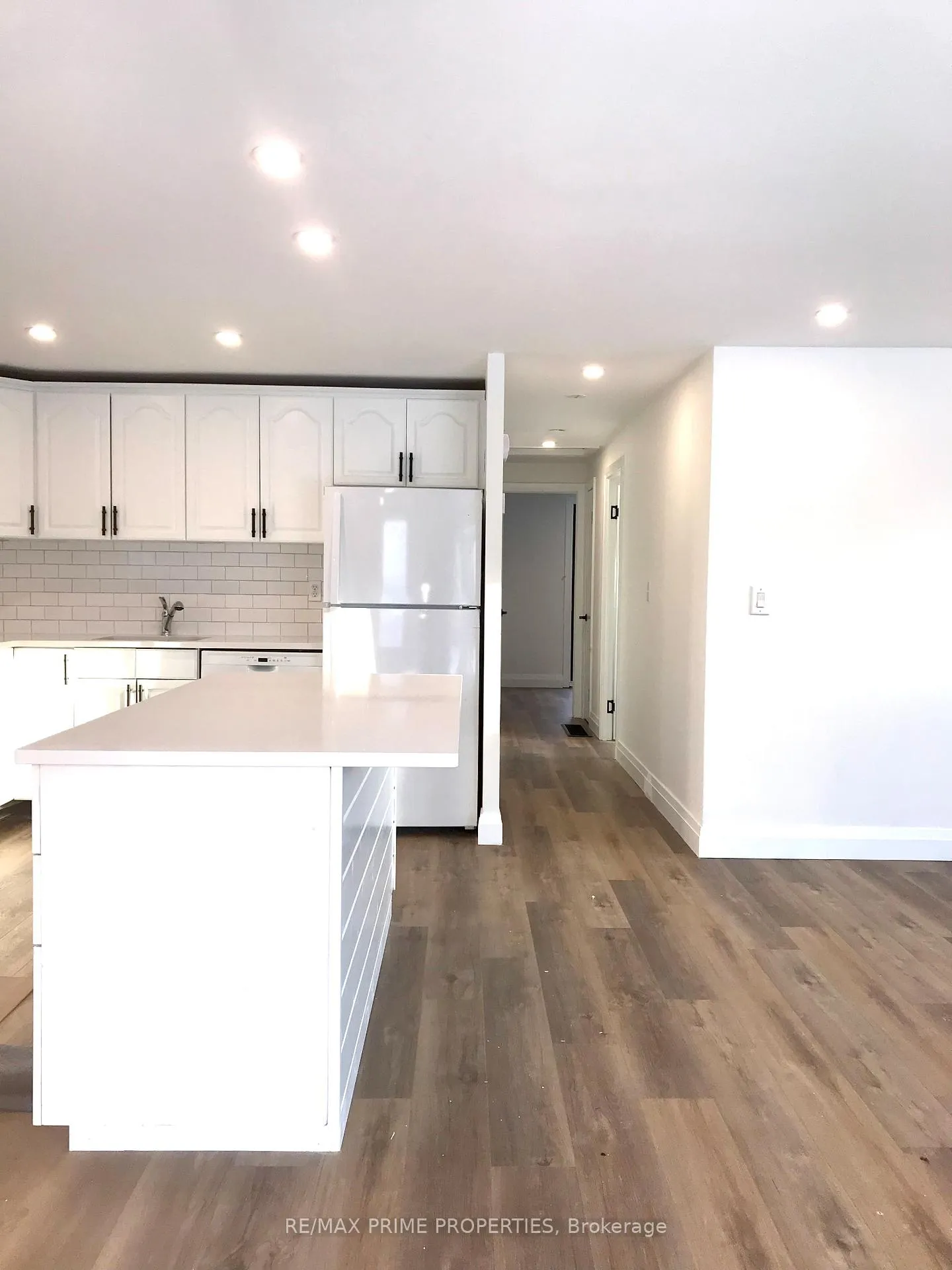 Photo 2 of Unit Main Floor, 697 Downview Crescent, Oshawa, Donevan — HOMEH