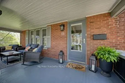 Photo 2 of 18 Maplecrest Avenue, St. Catharines, Burleigh Hill — HOMEH