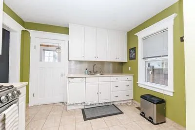 Photo 8 of 18 Maplecrest Avenue, St. Catharines, Burleigh Hill — HOMEH