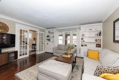 Photo 13 of 18 Maplecrest Avenue, St. Catharines, Burleigh Hill — HOMEH