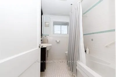 Photo 28 of 18 Maplecrest Avenue, St. Catharines, Burleigh Hill — HOMEH