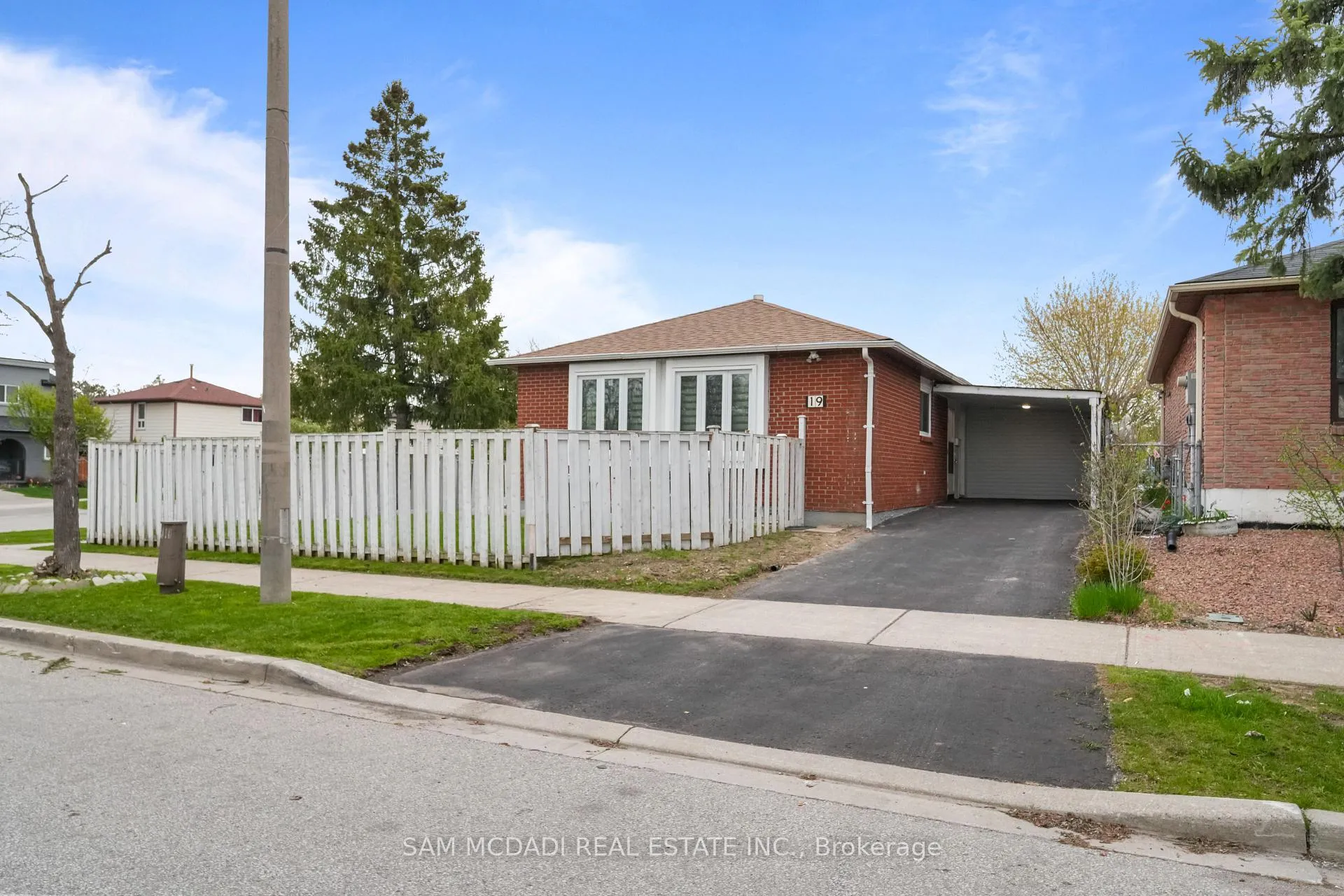 Photo 1 of 19 Shalom Crescent, Etobicoke, West Humber-Clairville — HOMEH