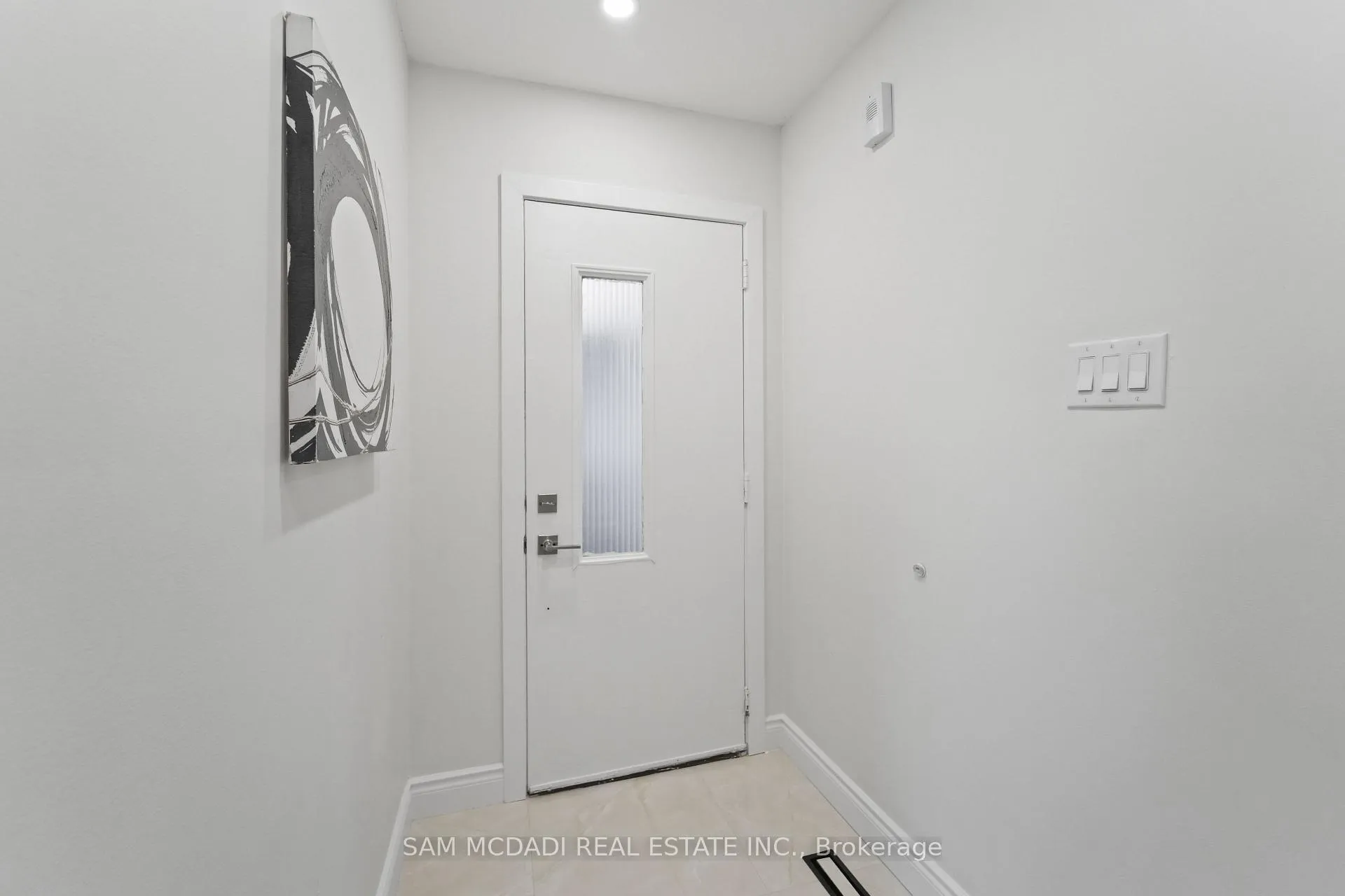 Photo 2 of 19 Shalom Crescent, Etobicoke, West Humber-Clairville — HOMEH