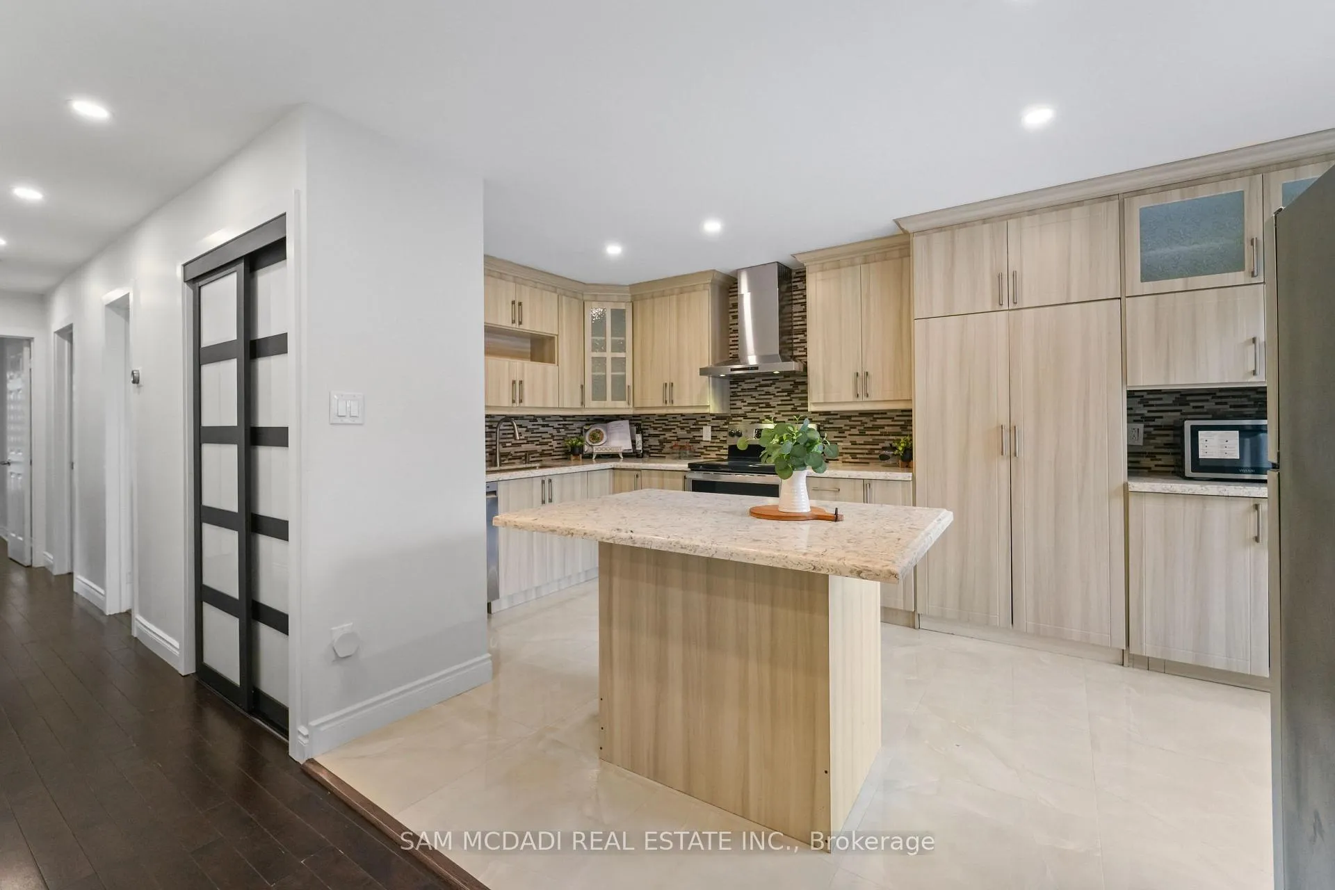 Photo 6 of 19 Shalom Crescent, Etobicoke, West Humber-Clairville — HOMEH