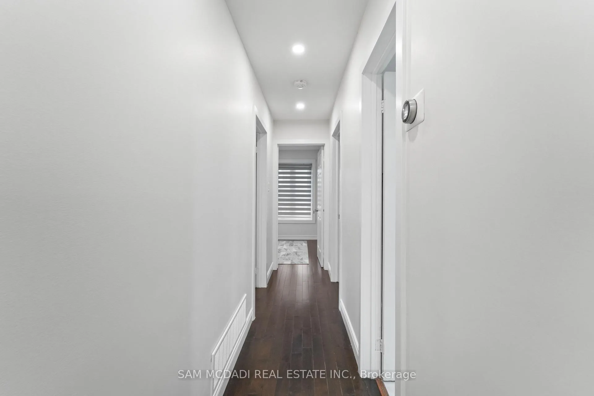 Photo 11 of 19 Shalom Crescent, Etobicoke, West Humber-Clairville — HOMEH