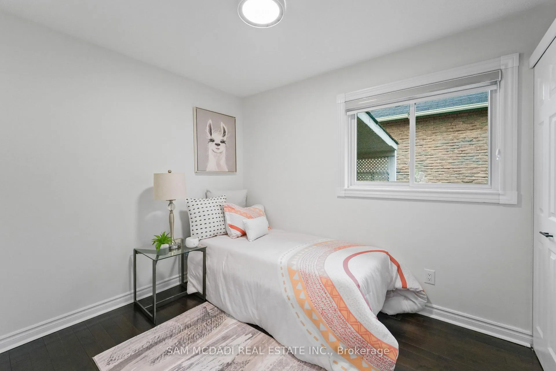 Photo 12 of 19 Shalom Crescent, Etobicoke, West Humber-Clairville — HOMEH