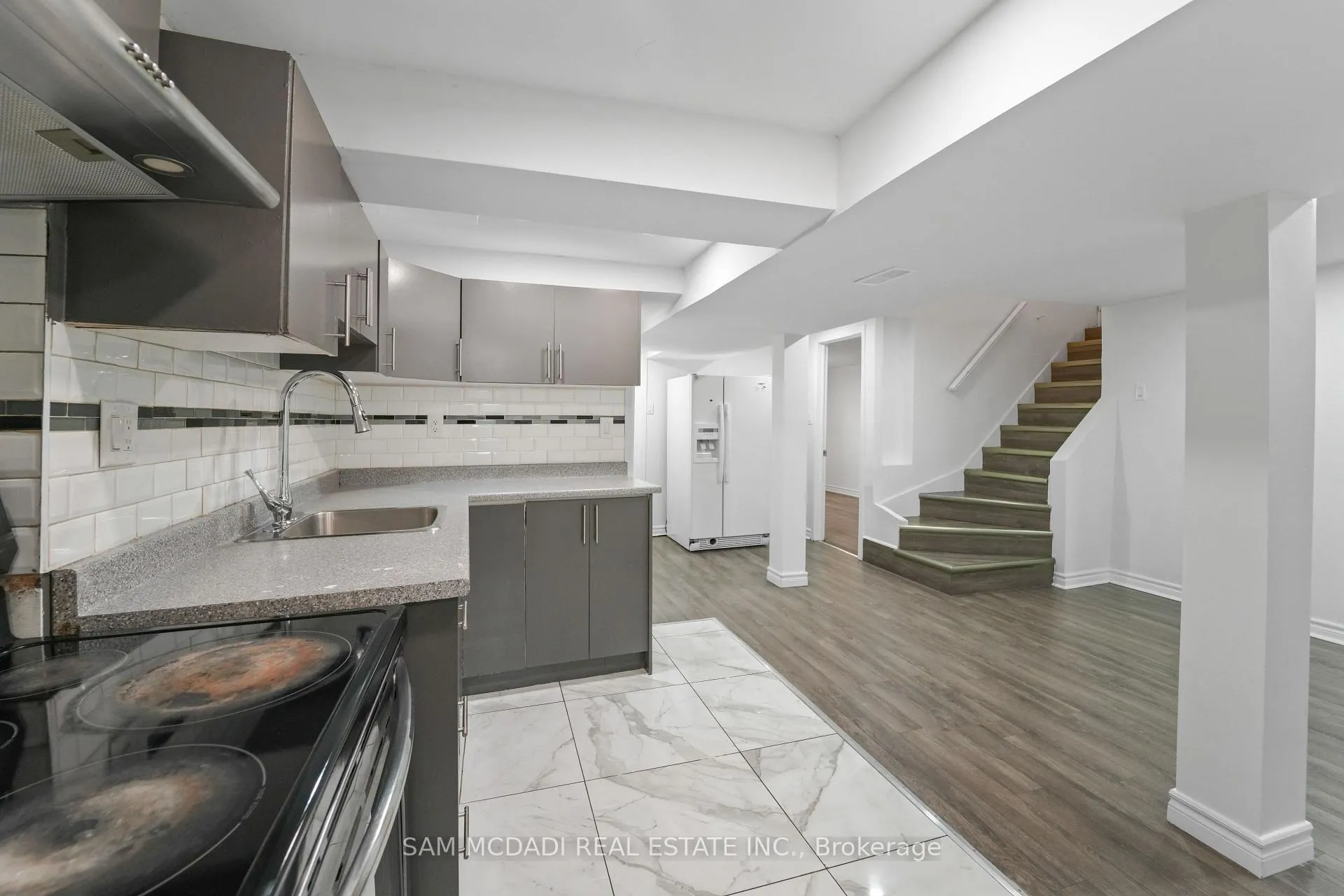 Photo 20 of 19 Shalom Crescent, Etobicoke, West Humber-Clairville — HOMEH