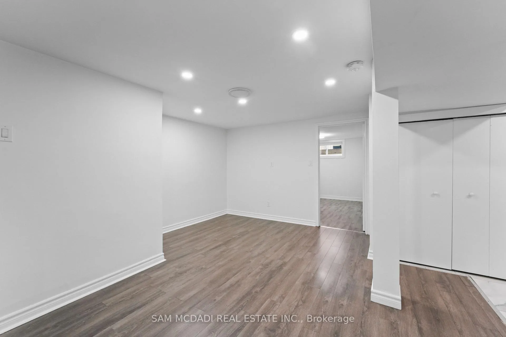 Photo 21 of 19 Shalom Crescent, Etobicoke, West Humber-Clairville — HOMEH