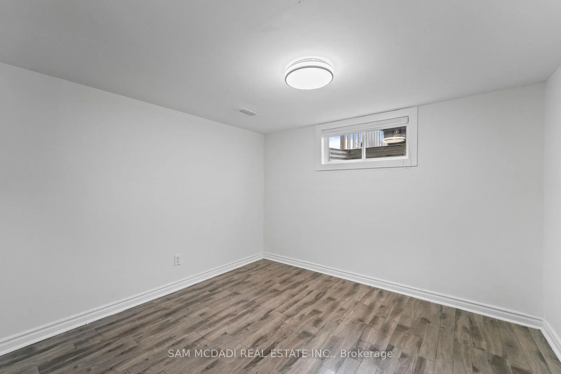 Photo 23 of 19 Shalom Crescent, Etobicoke, West Humber-Clairville — HOMEH