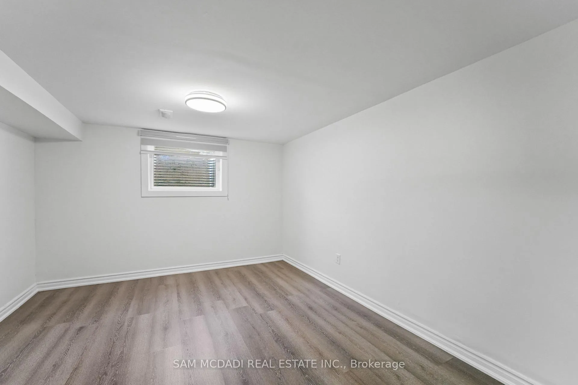 Photo 28 of 19 Shalom Crescent, Etobicoke, West Humber-Clairville — HOMEH