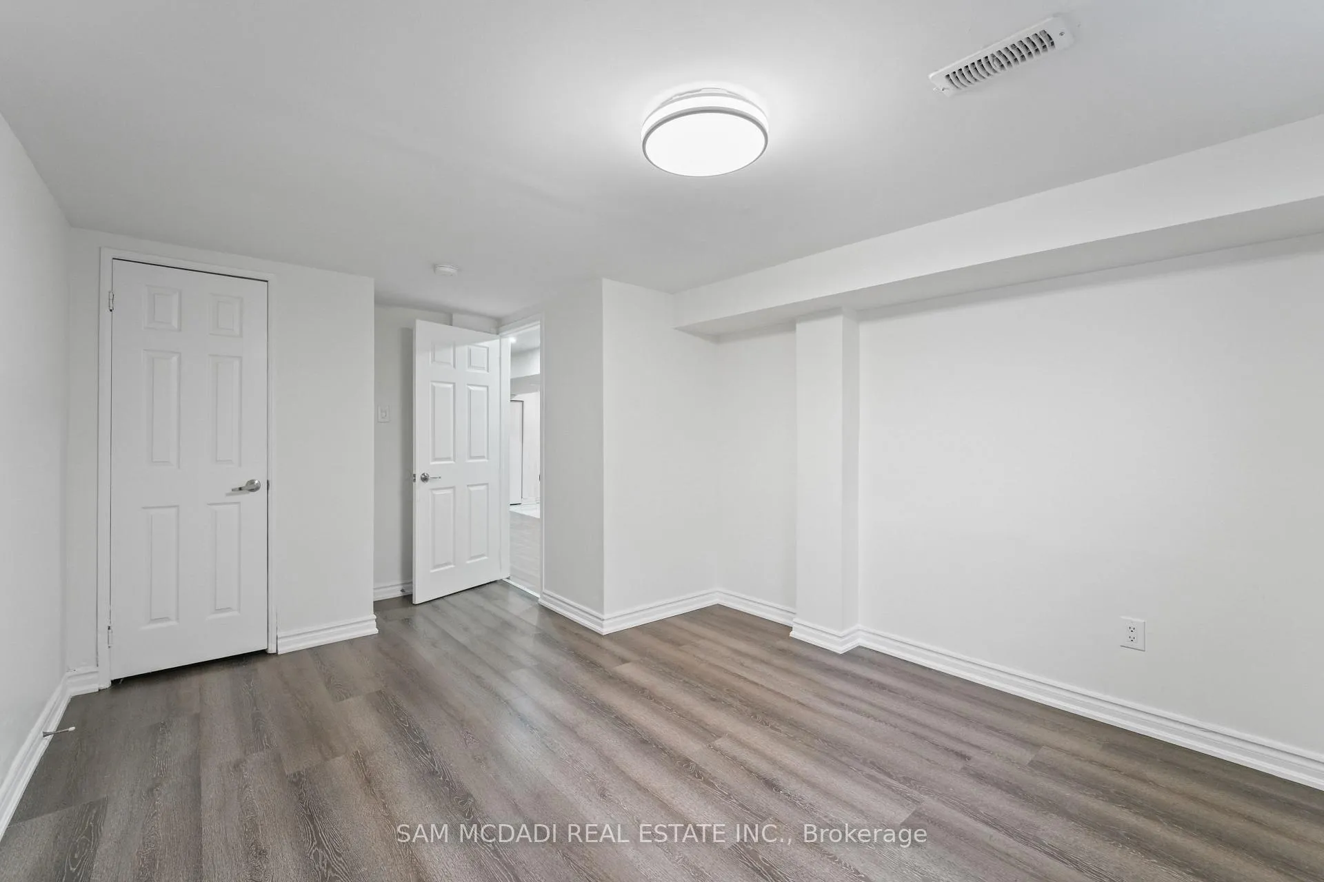 Photo 29 of 19 Shalom Crescent, Etobicoke, West Humber-Clairville — HOMEH