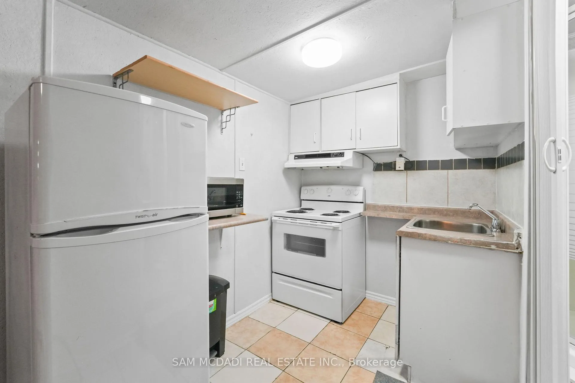Photo 34 of 19 Shalom Crescent, Etobicoke, West Humber-Clairville — HOMEH
