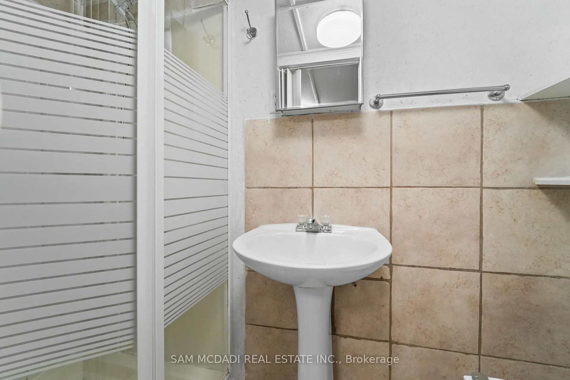 Photo 36 of 19 Shalom Crescent, Etobicoke, West Humber-Clairville — HOMEH