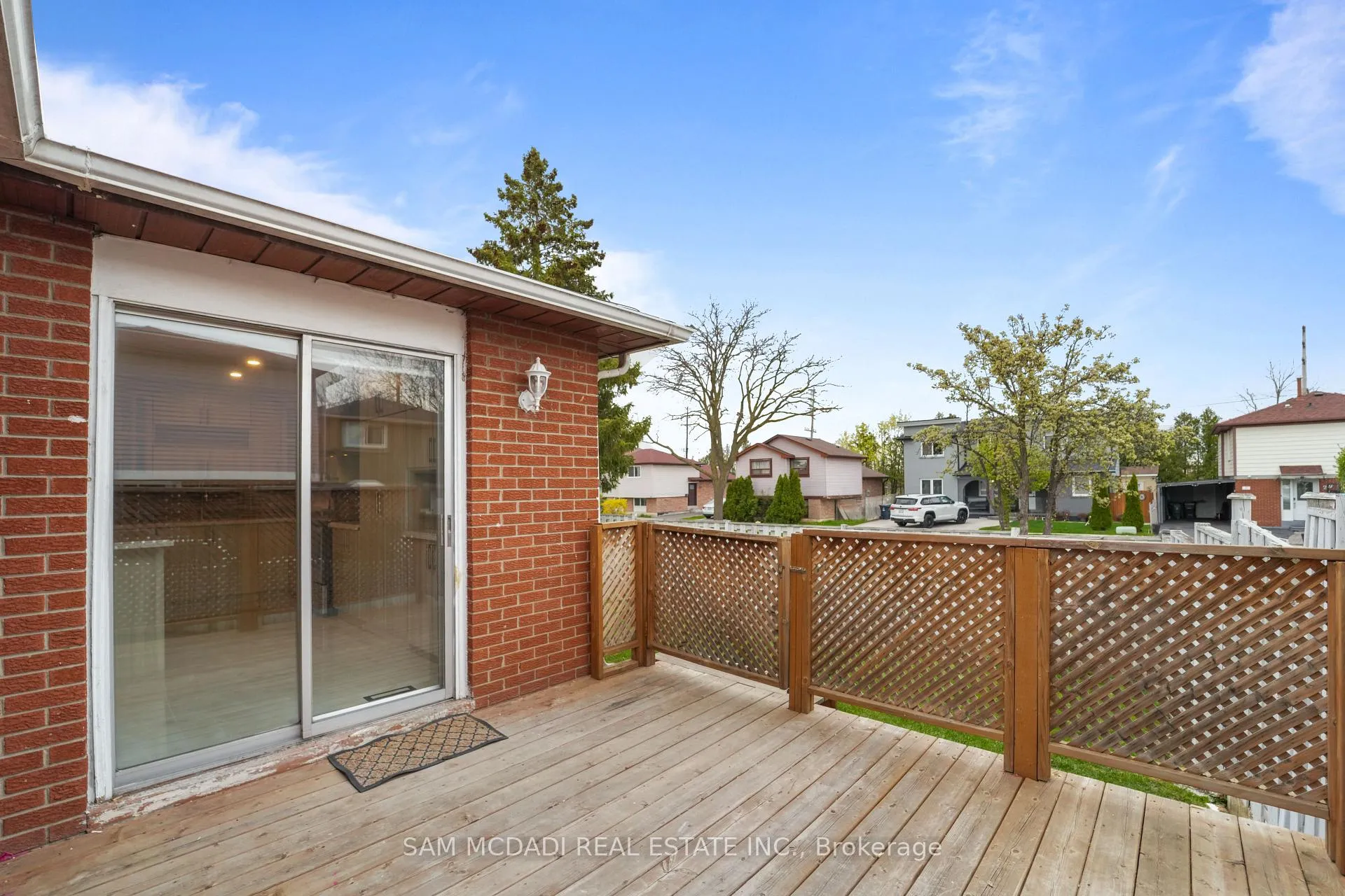 Photo 37 of 19 Shalom Crescent, Etobicoke, West Humber-Clairville — HOMEH