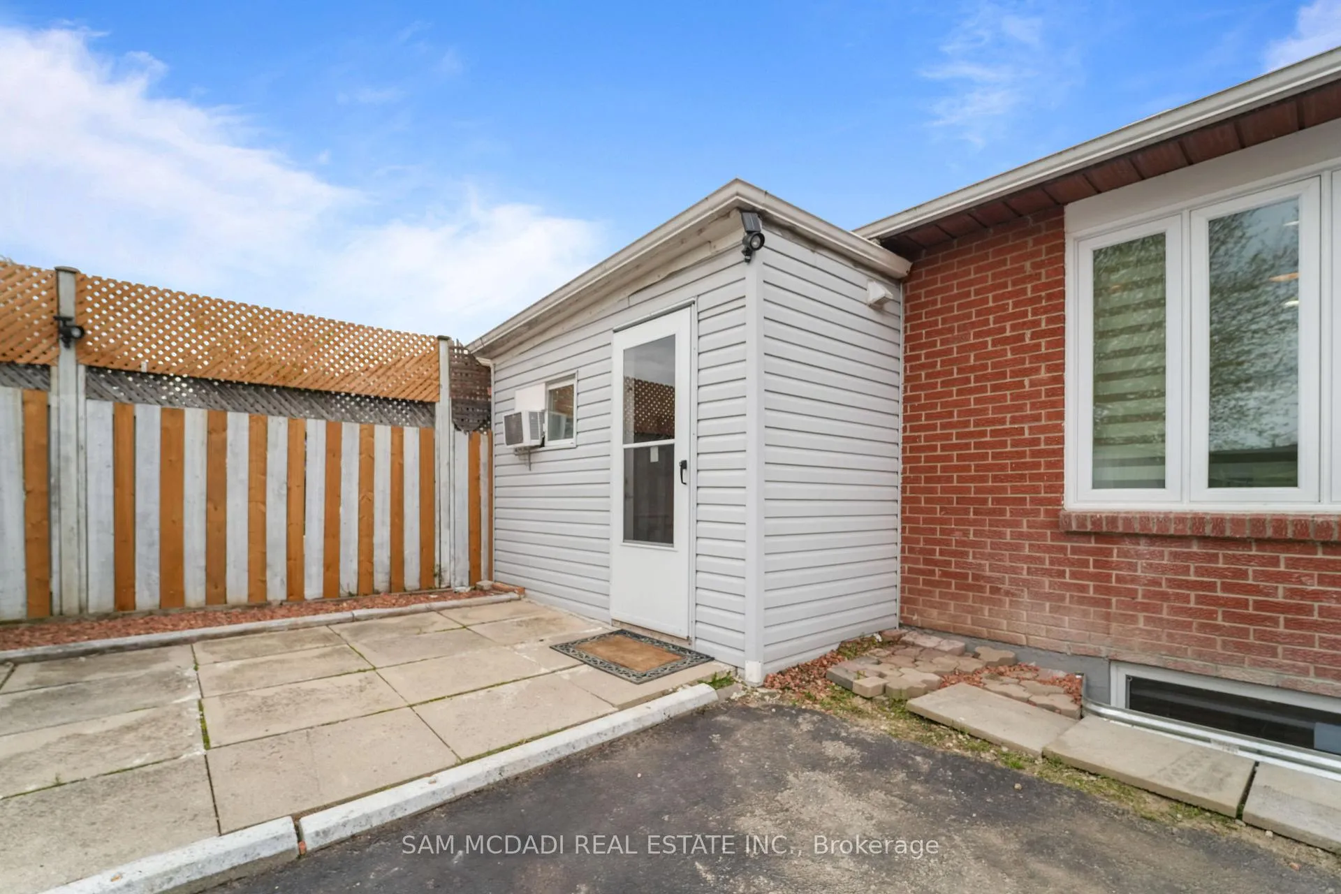 Photo 38 of 19 Shalom Crescent, Etobicoke, West Humber-Clairville — HOMEH
