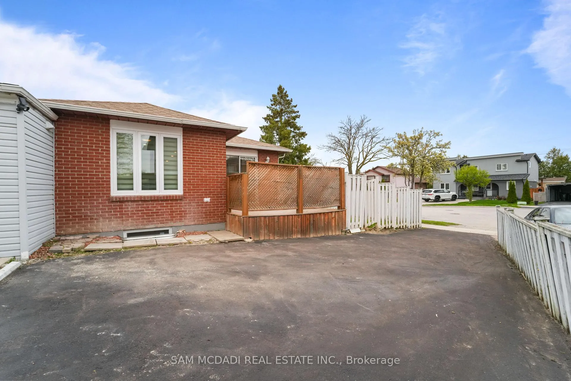 Photo 40 of 19 Shalom Crescent, Etobicoke, West Humber-Clairville — HOMEH