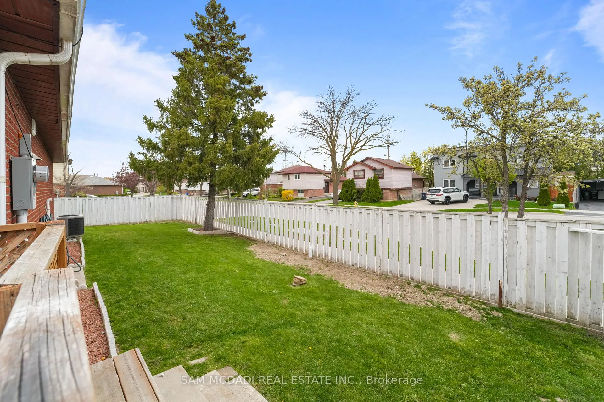 Photo 42 of 19 Shalom Crescent, Etobicoke, West Humber-Clairville — HOMEH
