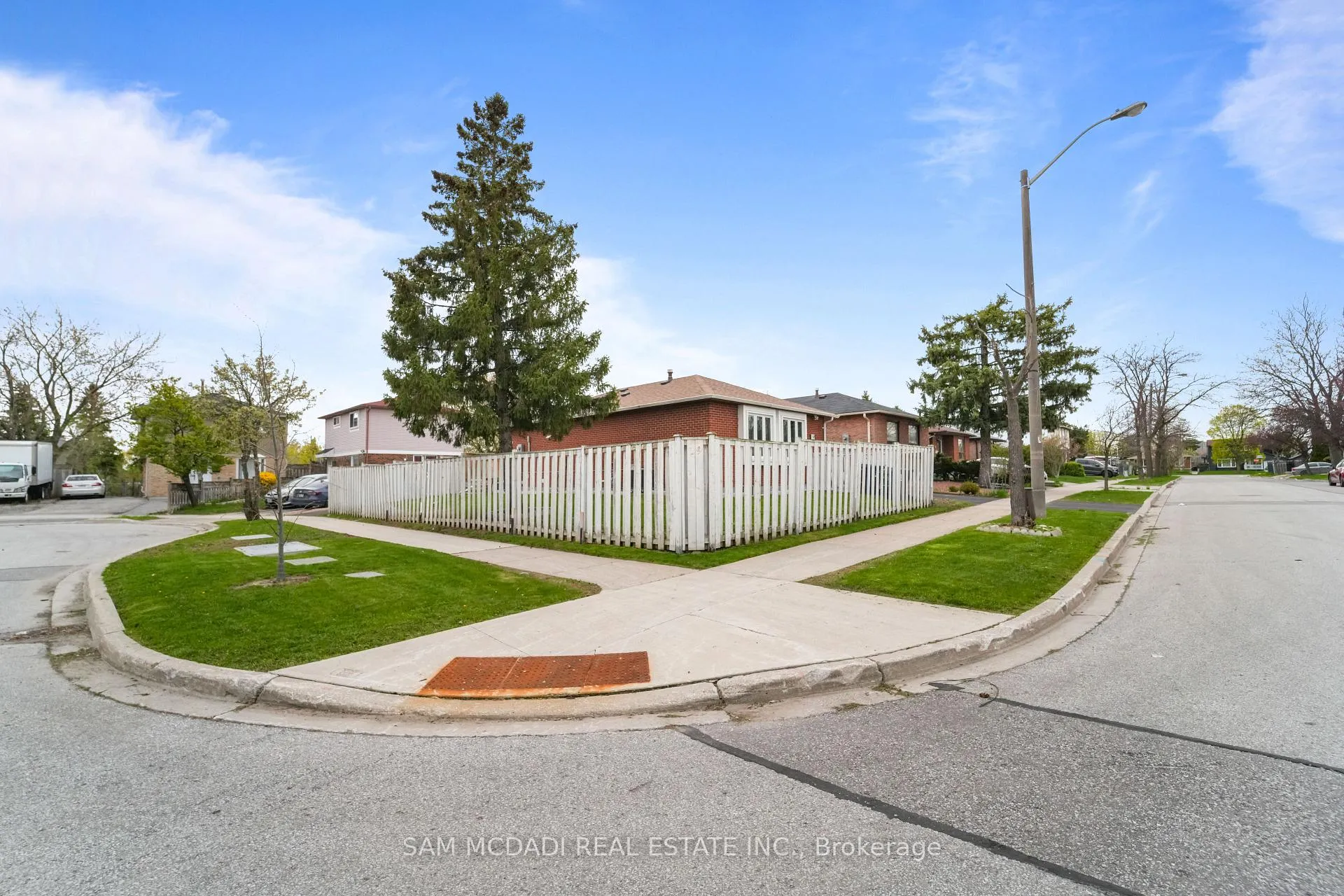 Photo 43 of 19 Shalom Crescent, Etobicoke, West Humber-Clairville — HOMEH