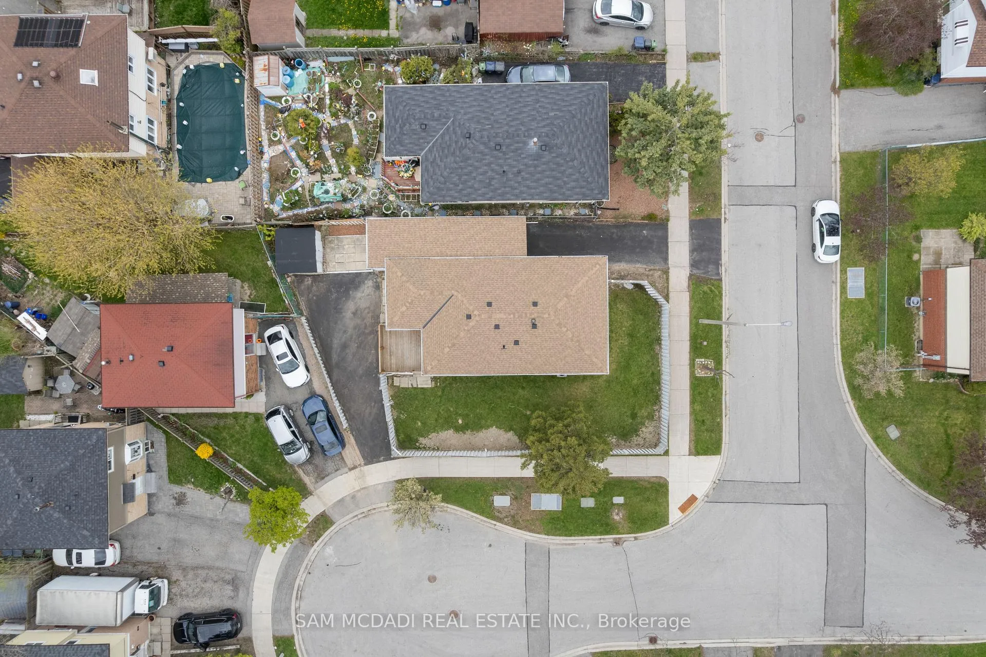 Photo 45 of 19 Shalom Crescent, Etobicoke, West Humber-Clairville — HOMEH