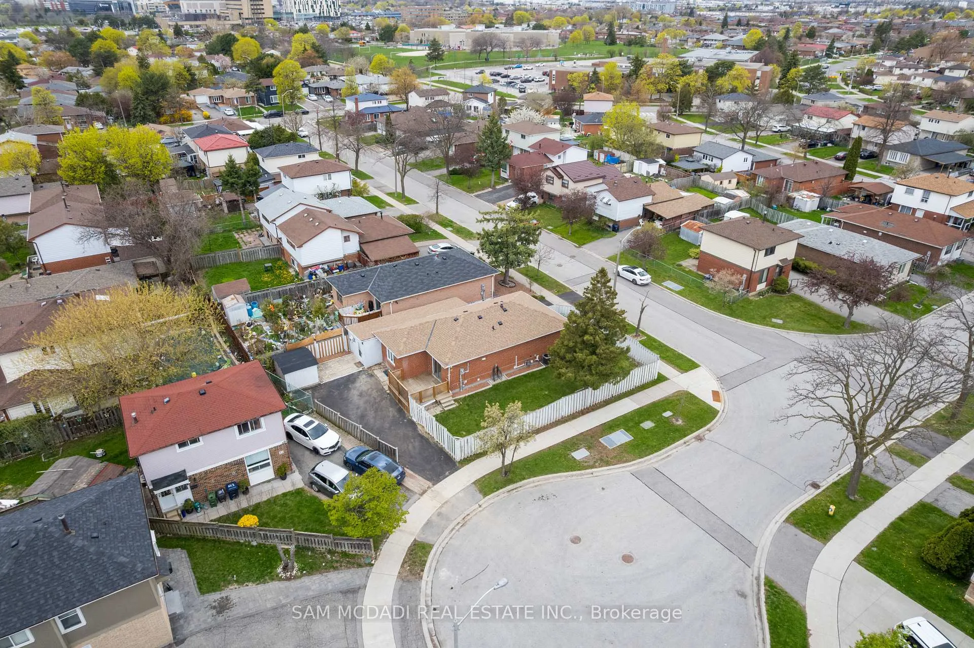 Photo 46 of 19 Shalom Crescent, Etobicoke, West Humber-Clairville — HOMEH