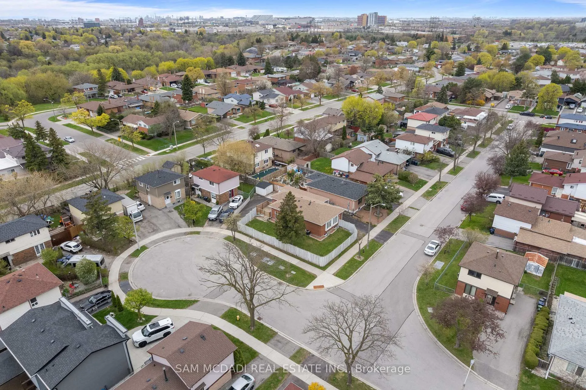 Photo 47 of 19 Shalom Crescent, Etobicoke, West Humber-Clairville — HOMEH