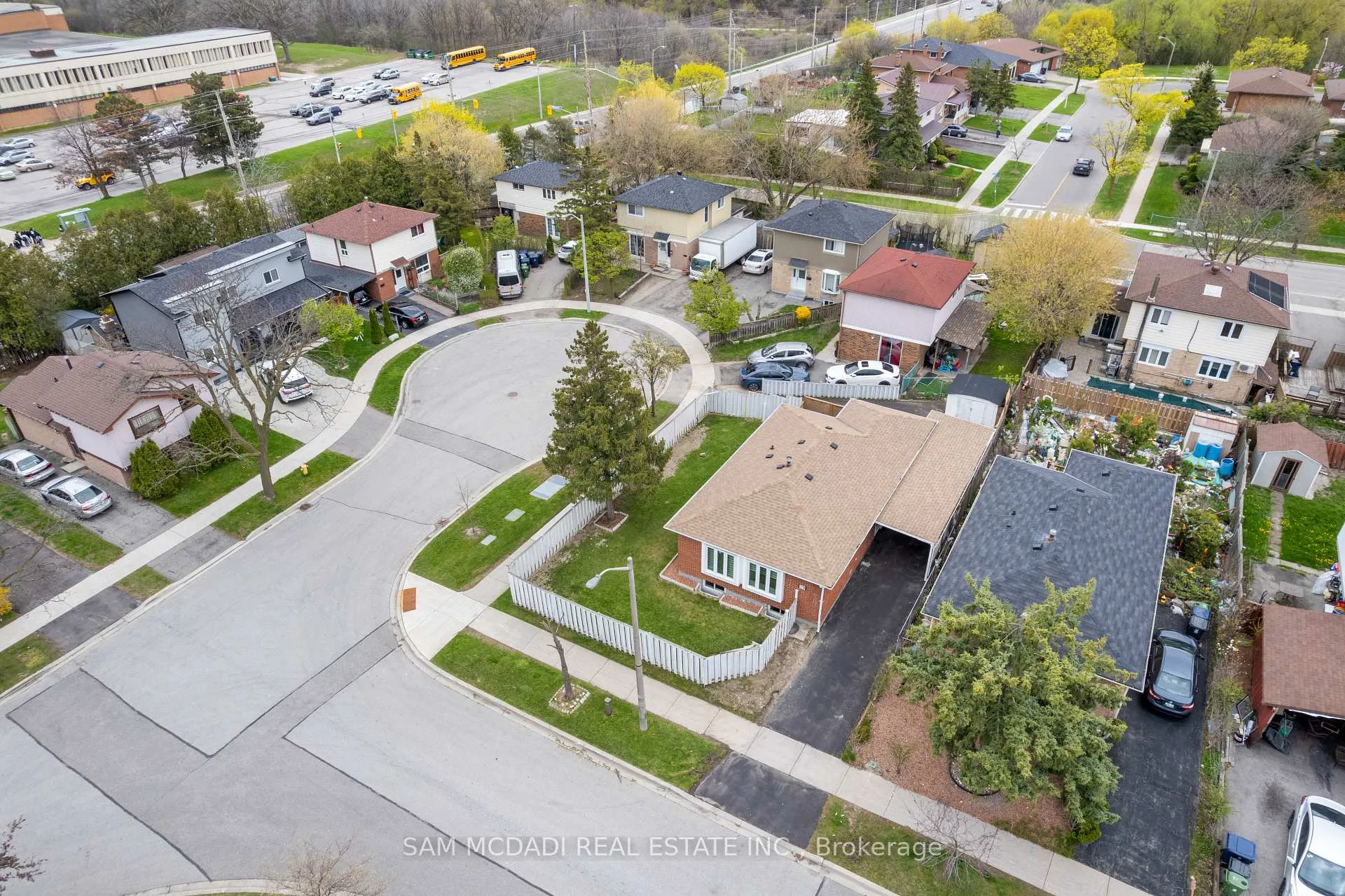 Photo 49 of 19 Shalom Crescent, Etobicoke, West Humber-Clairville — HOMEH