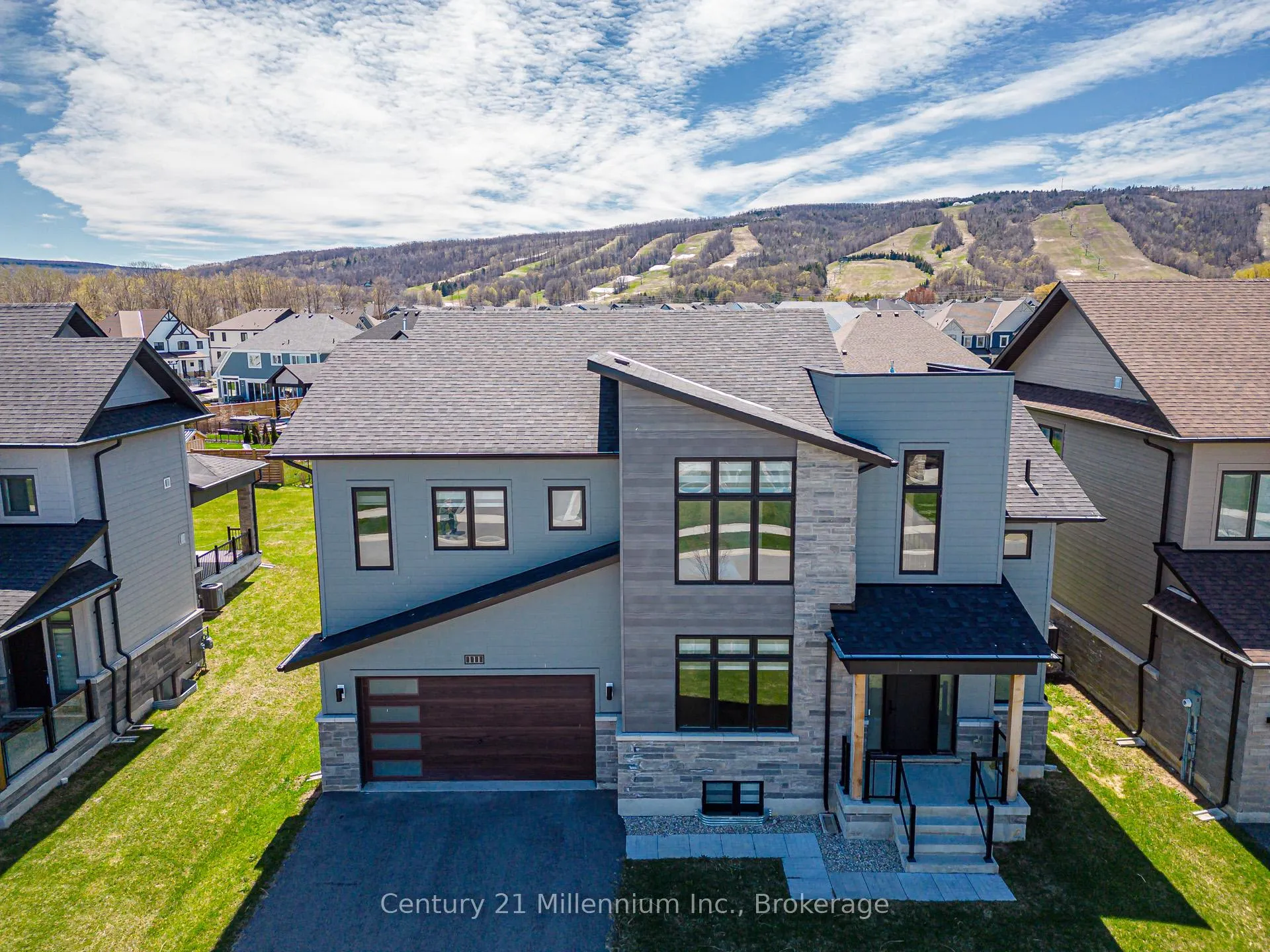 Photo 1 of 111 Stoneleigh Drive, Blue Mountains — HOMEH