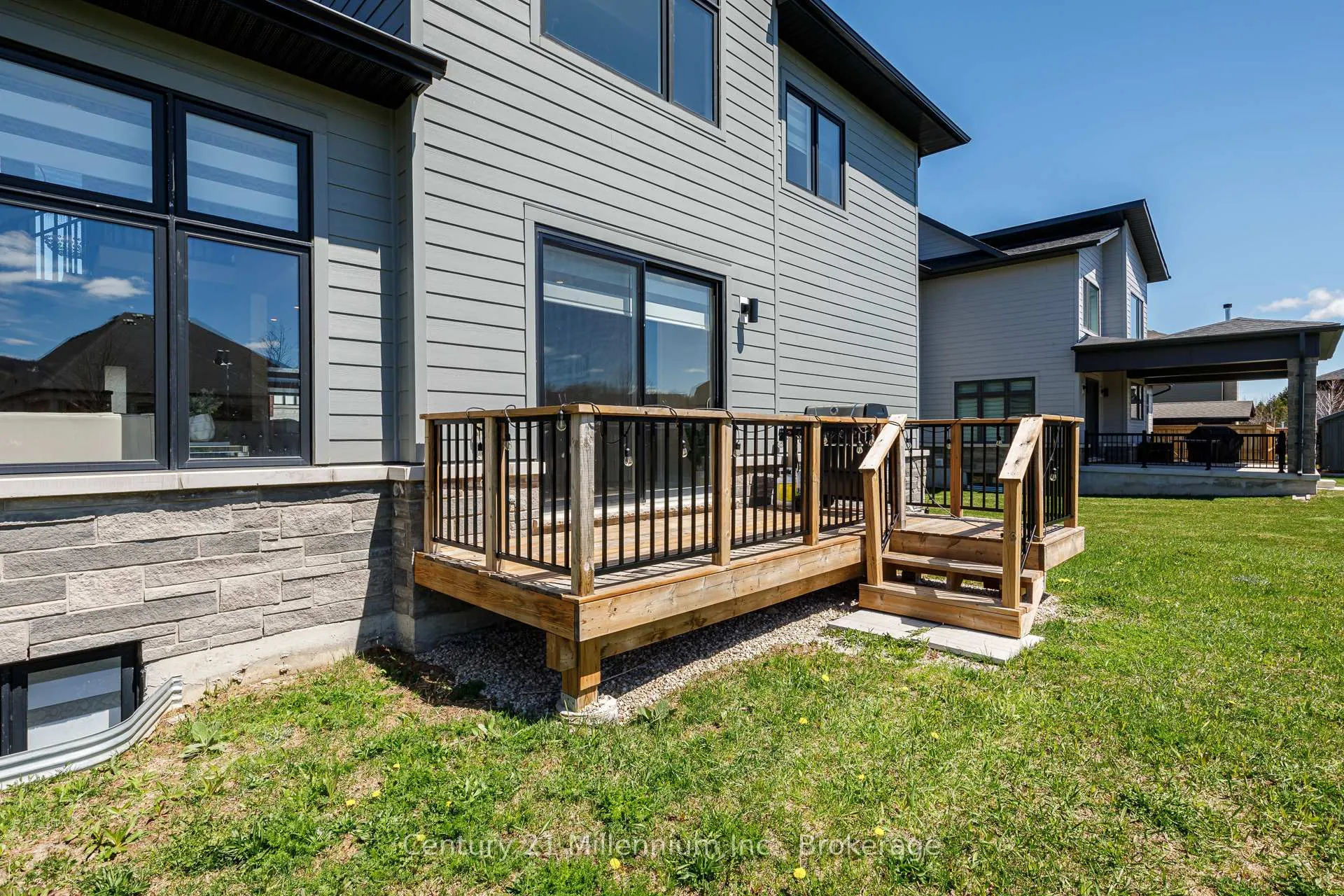 Photo 2 of 111 Stoneleigh Drive, Blue Mountains — HOMEH