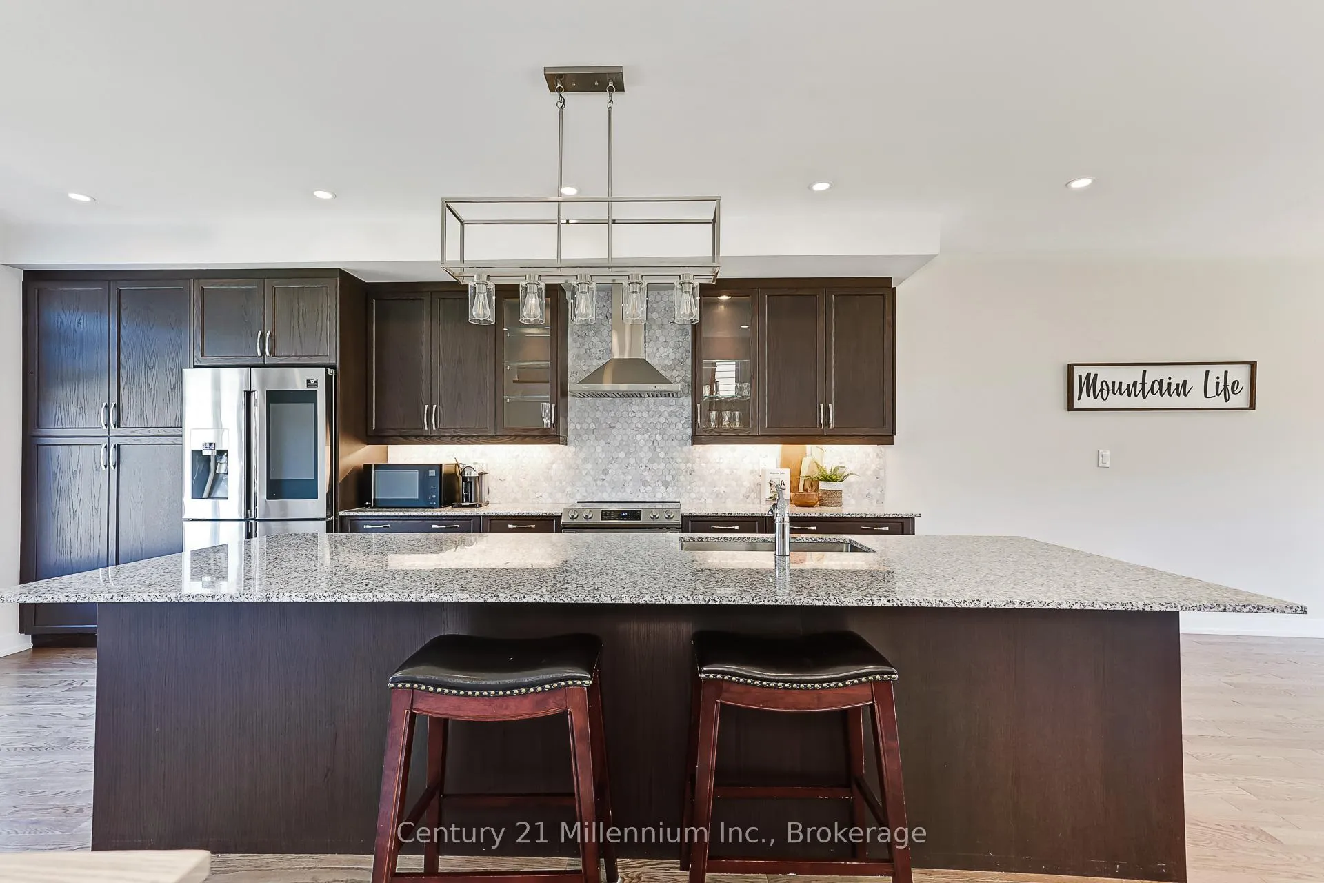 Photo 13 of 111 Stoneleigh Drive, Blue Mountains — HOMEH