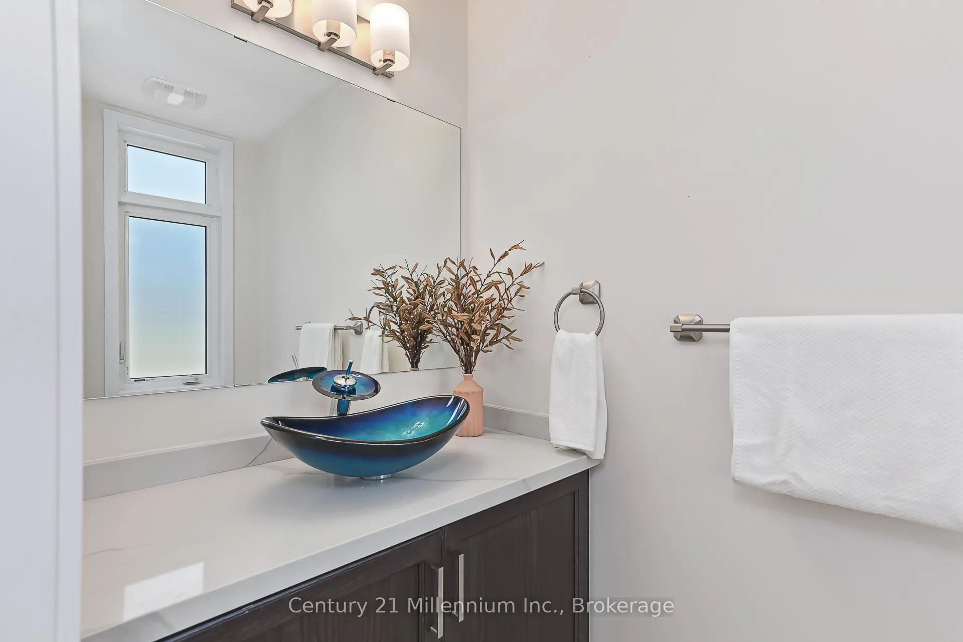 Photo 18 of 111 Stoneleigh Drive, Blue Mountains — HOMEH