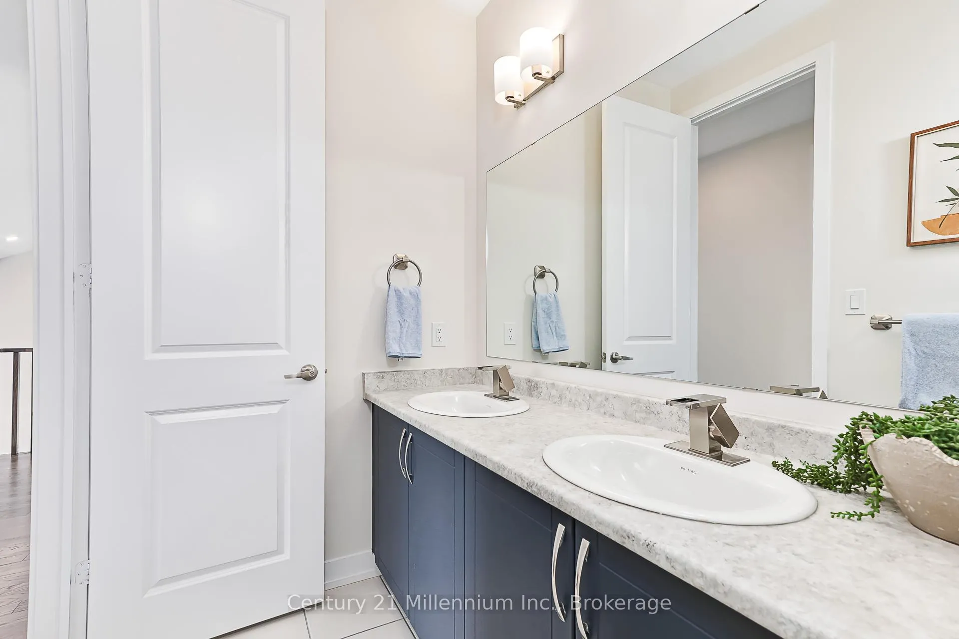 Photo 21 of 111 Stoneleigh Drive, Blue Mountains — HOMEH