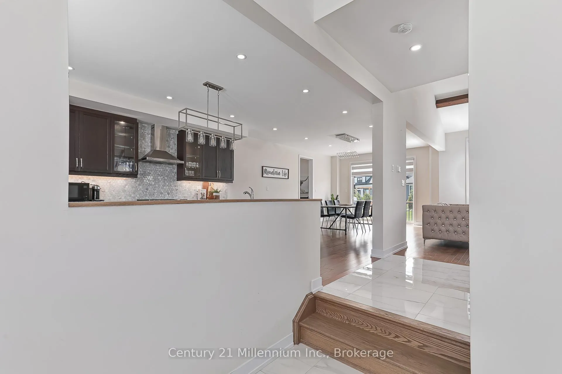Photo 32 of 111 Stoneleigh Drive, Blue Mountains — HOMEH