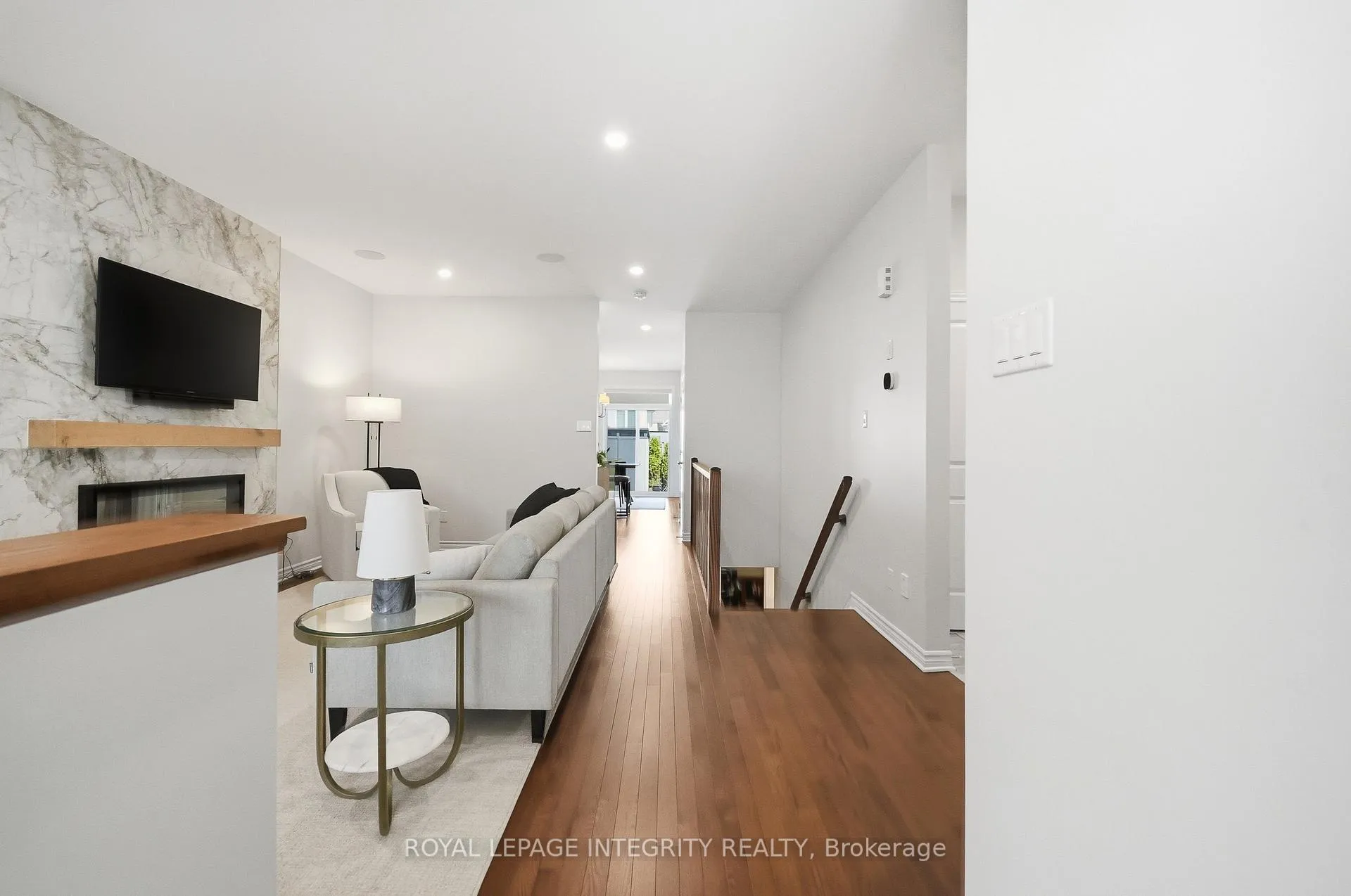 Photo 4 of 834 Tewin Circle, Ottawa, Camelot — HOMEH