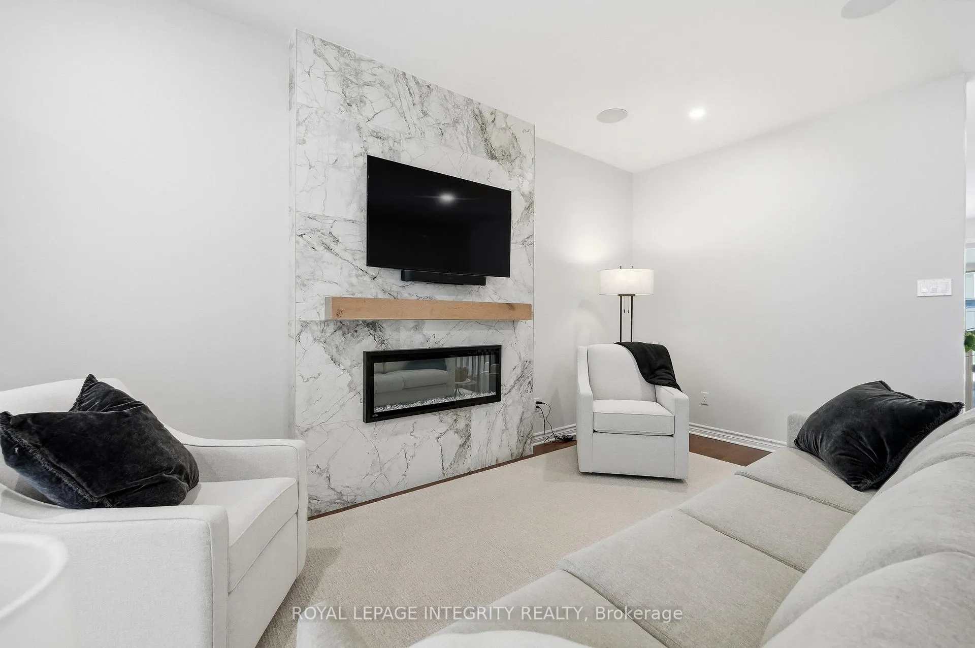 Photo 5 of 834 Tewin Circle, Ottawa, Camelot — HOMEH