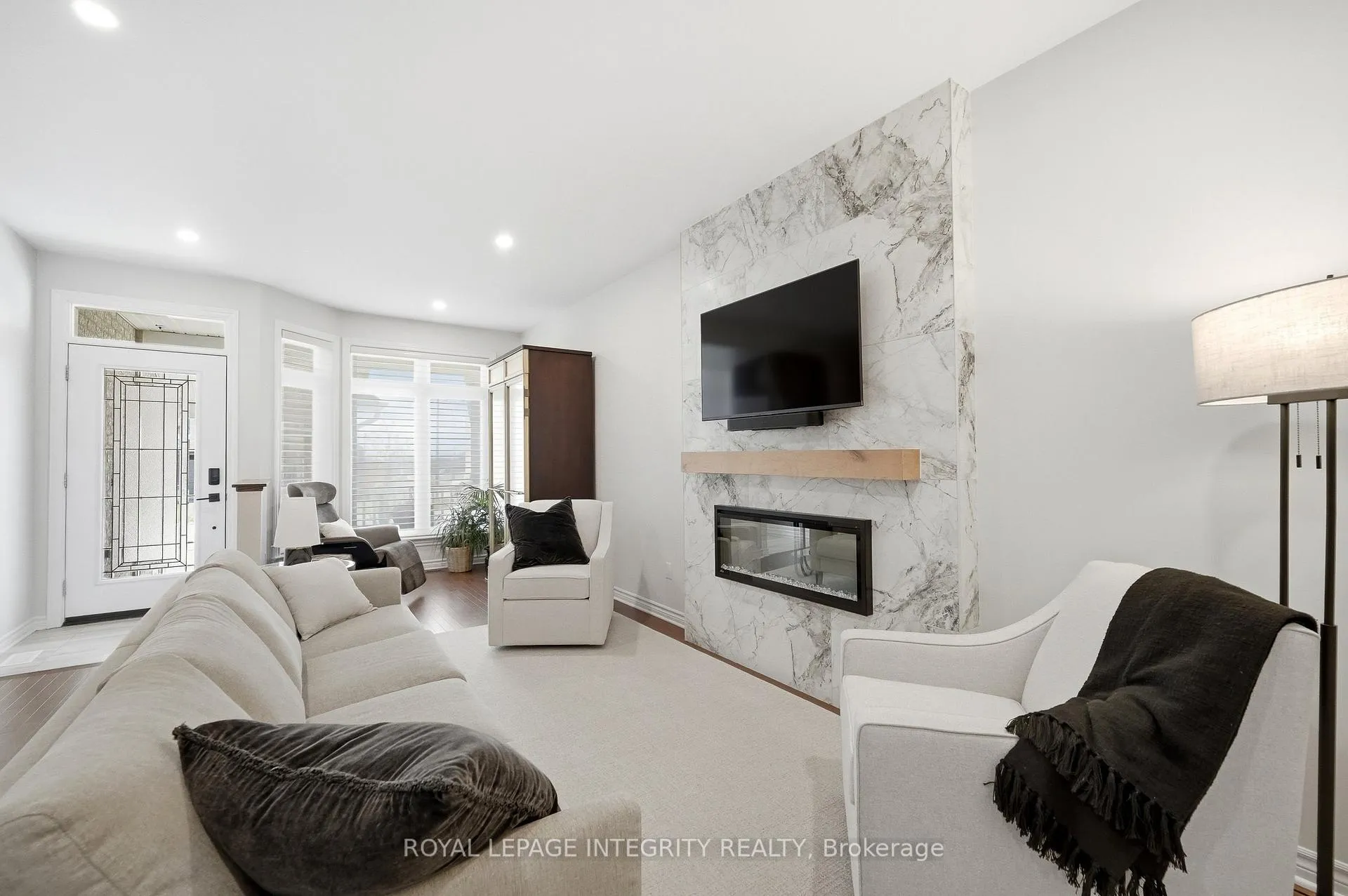 Photo 6 of 834 Tewin Circle, Ottawa, Camelot — HOMEH