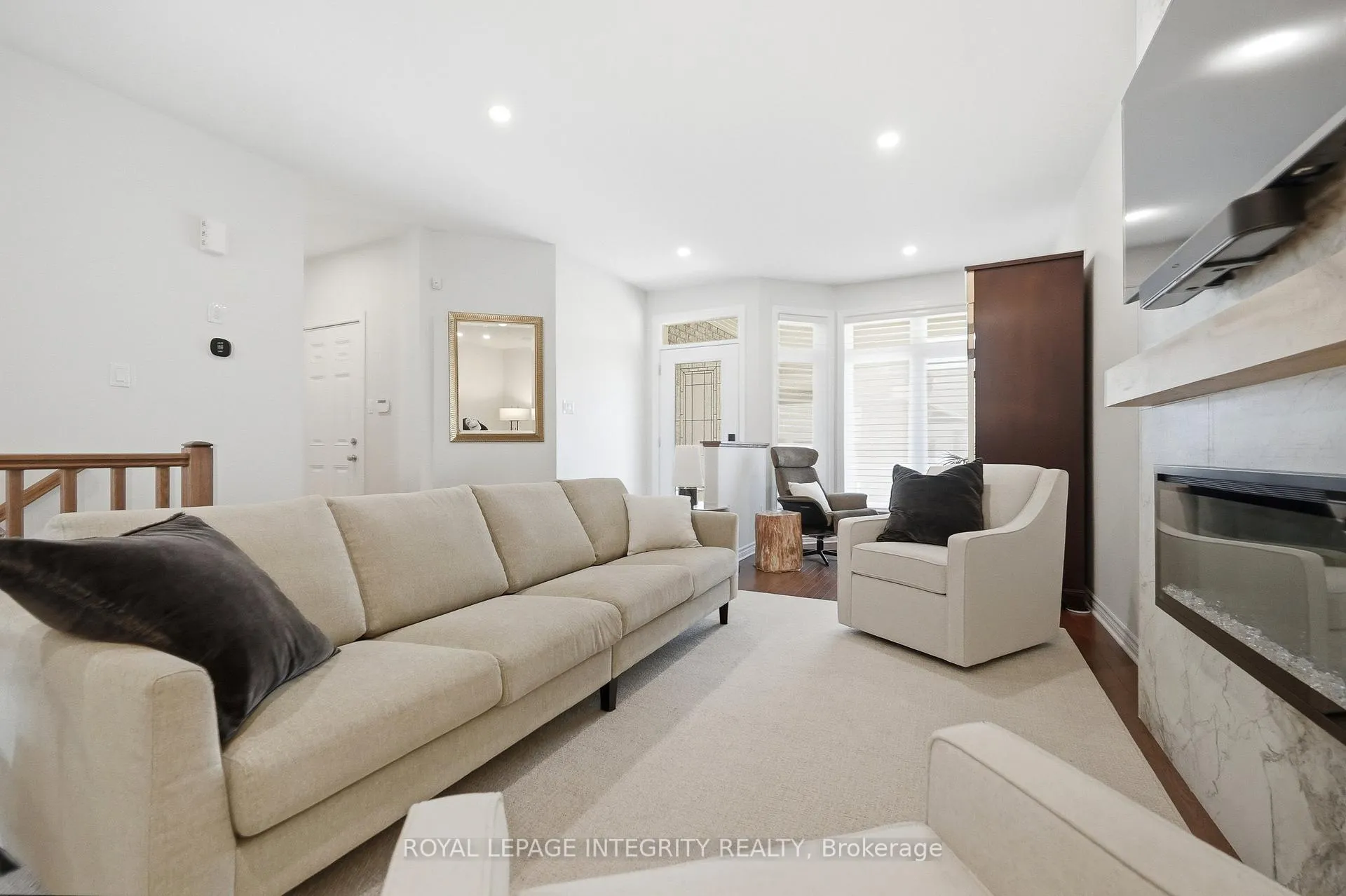 Photo 7 of 834 Tewin Circle, Ottawa, Camelot — HOMEH