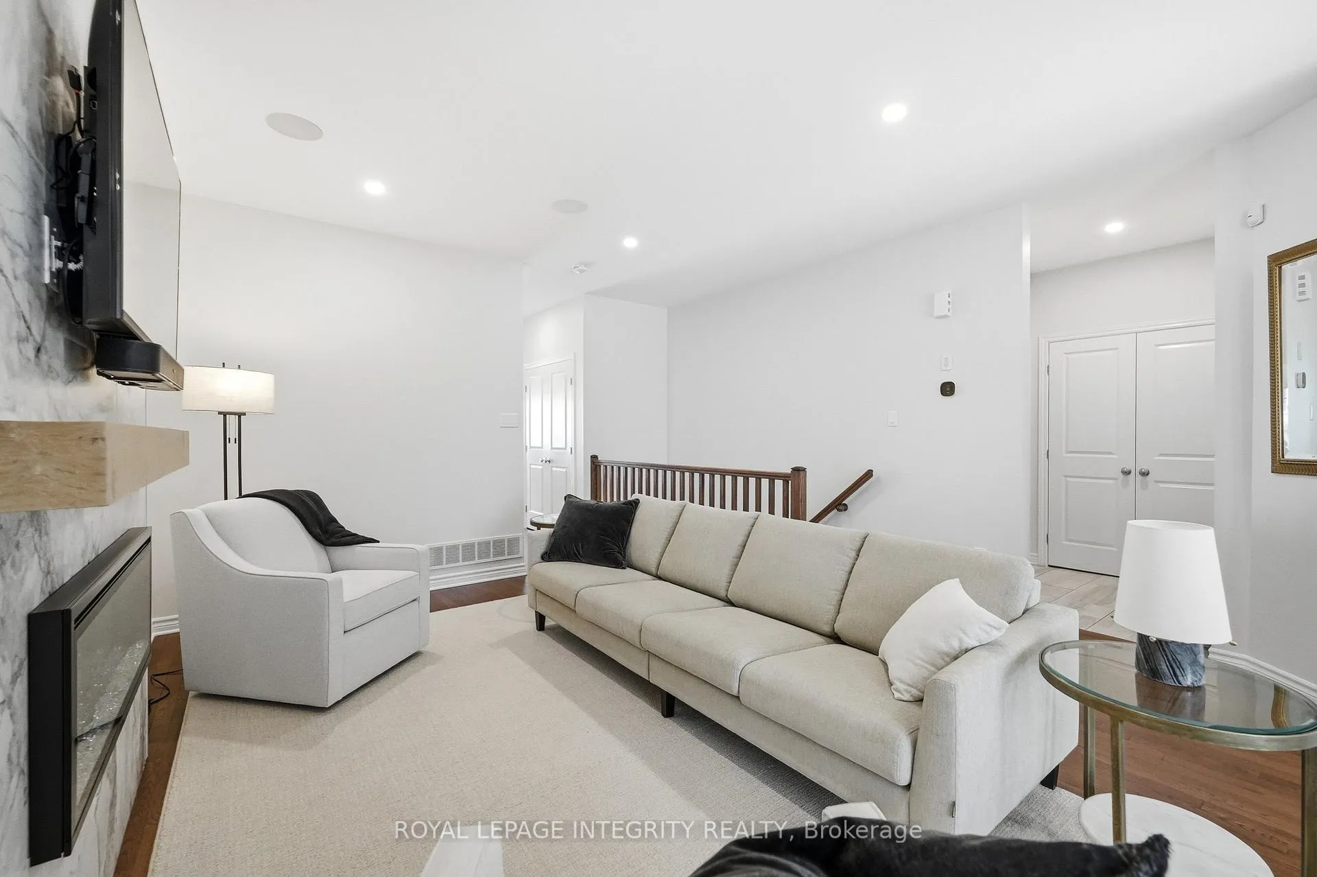 Photo 8 of 834 Tewin Circle, Ottawa, Camelot — HOMEH
