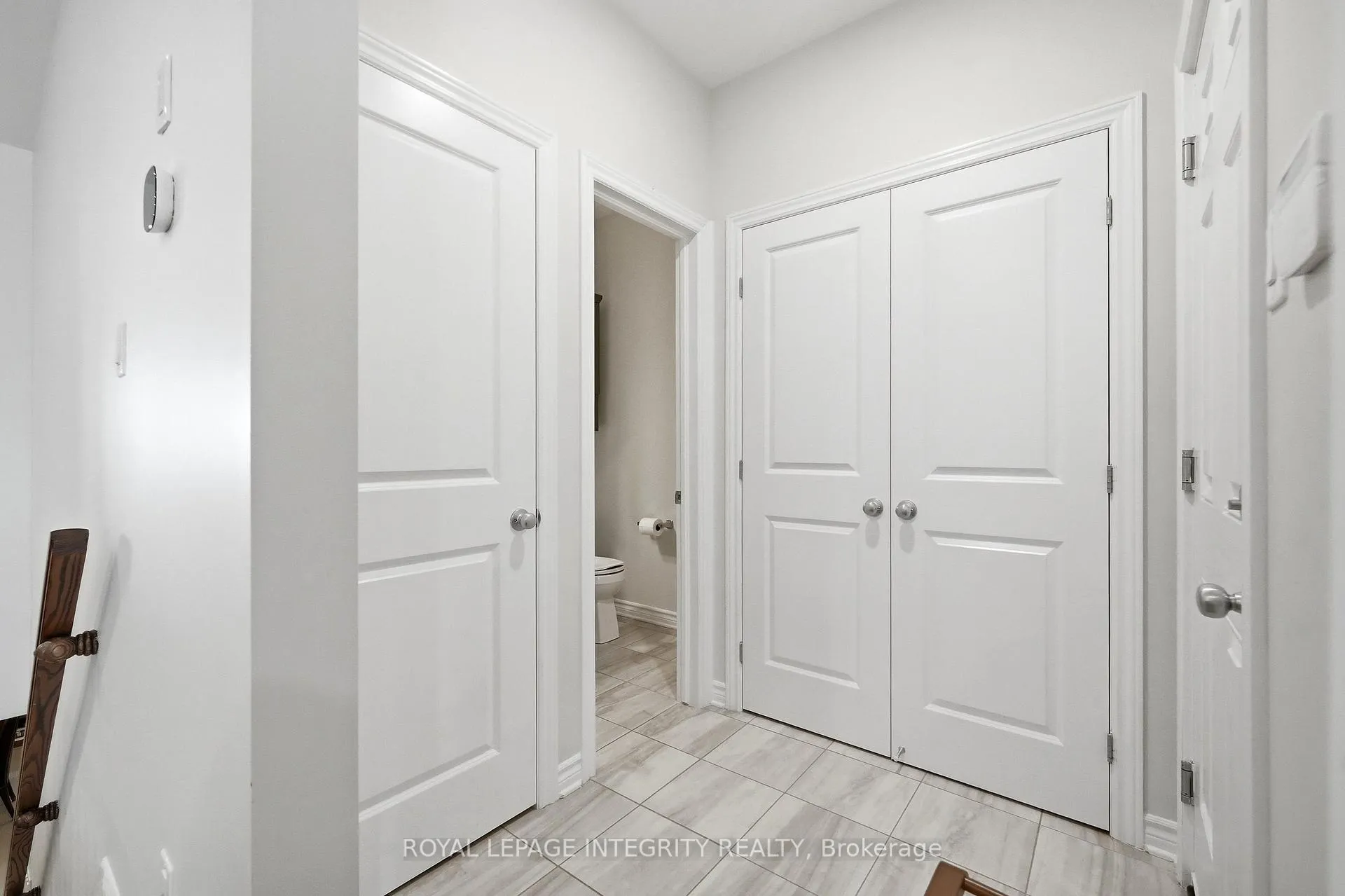 Photo 11 of 834 Tewin Circle, Ottawa, Camelot — HOMEH
