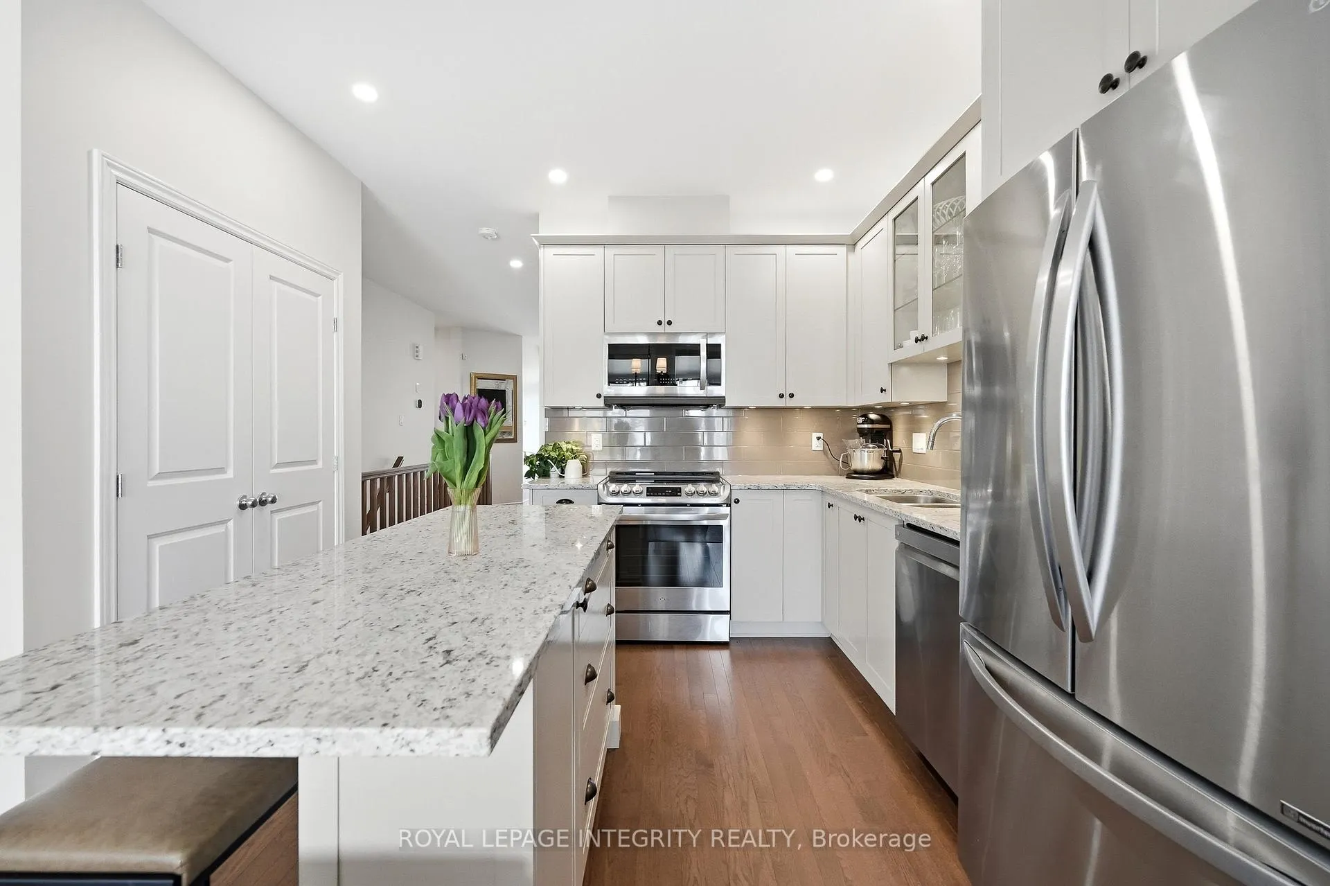 Photo 13 of 834 Tewin Circle, Ottawa, Camelot — HOMEH