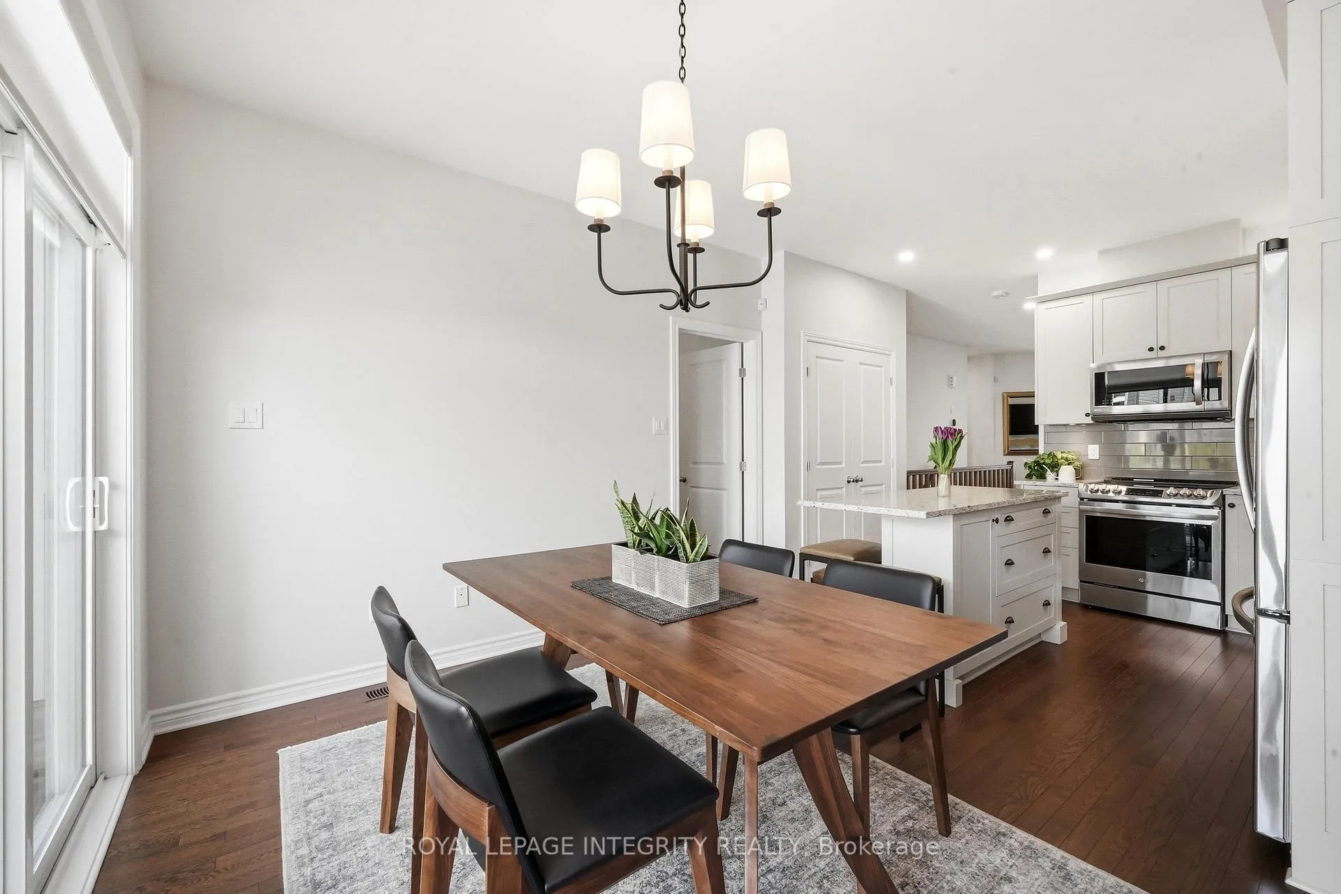 Photo 18 of 834 Tewin Circle, Ottawa, Camelot — HOMEH