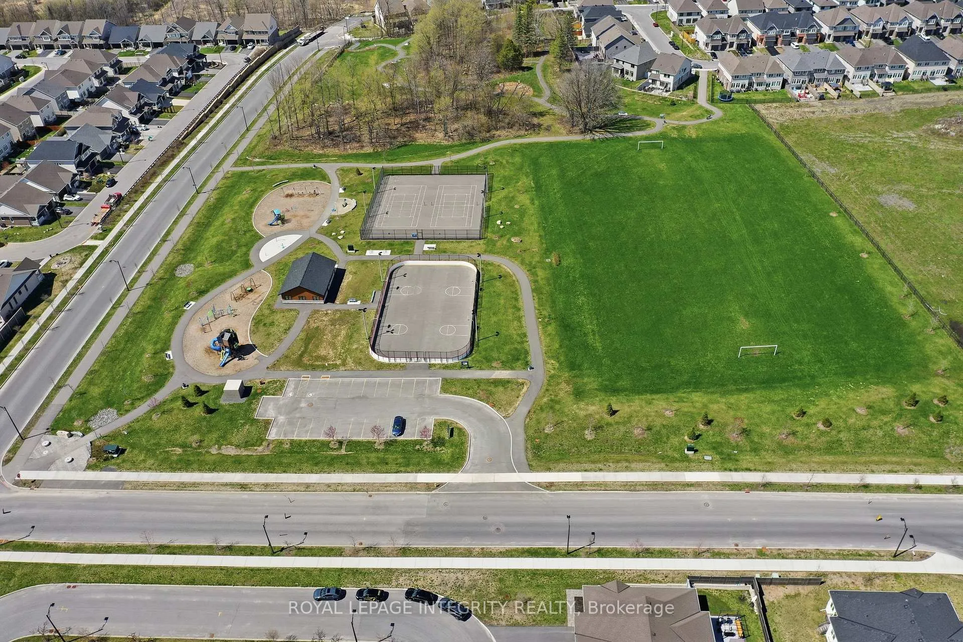Photo 43 of 834 Tewin Circle, Ottawa, Camelot — HOMEH
