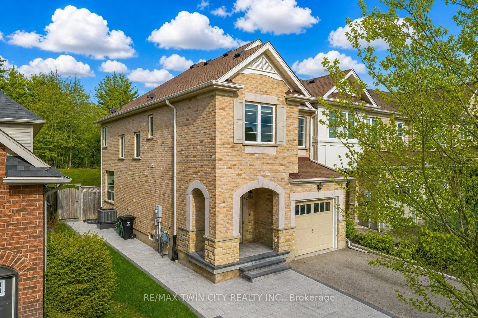 Photo 2 of 42 Doon Mills Drive, Kitchener, Doon South — HOMEH