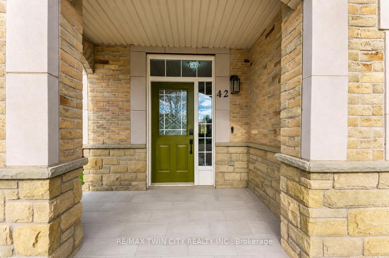 Photo 3 of 42 Doon Mills Drive, Kitchener, Doon South — HOMEH